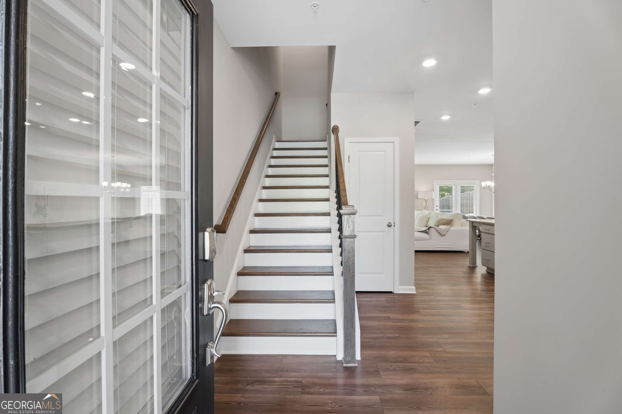 3 bedroom, 2.5 bathroom, 2,027 sq ft townhouse for sale at 305 Duval Drive, Alpharetta, GA 30009 — photo 4