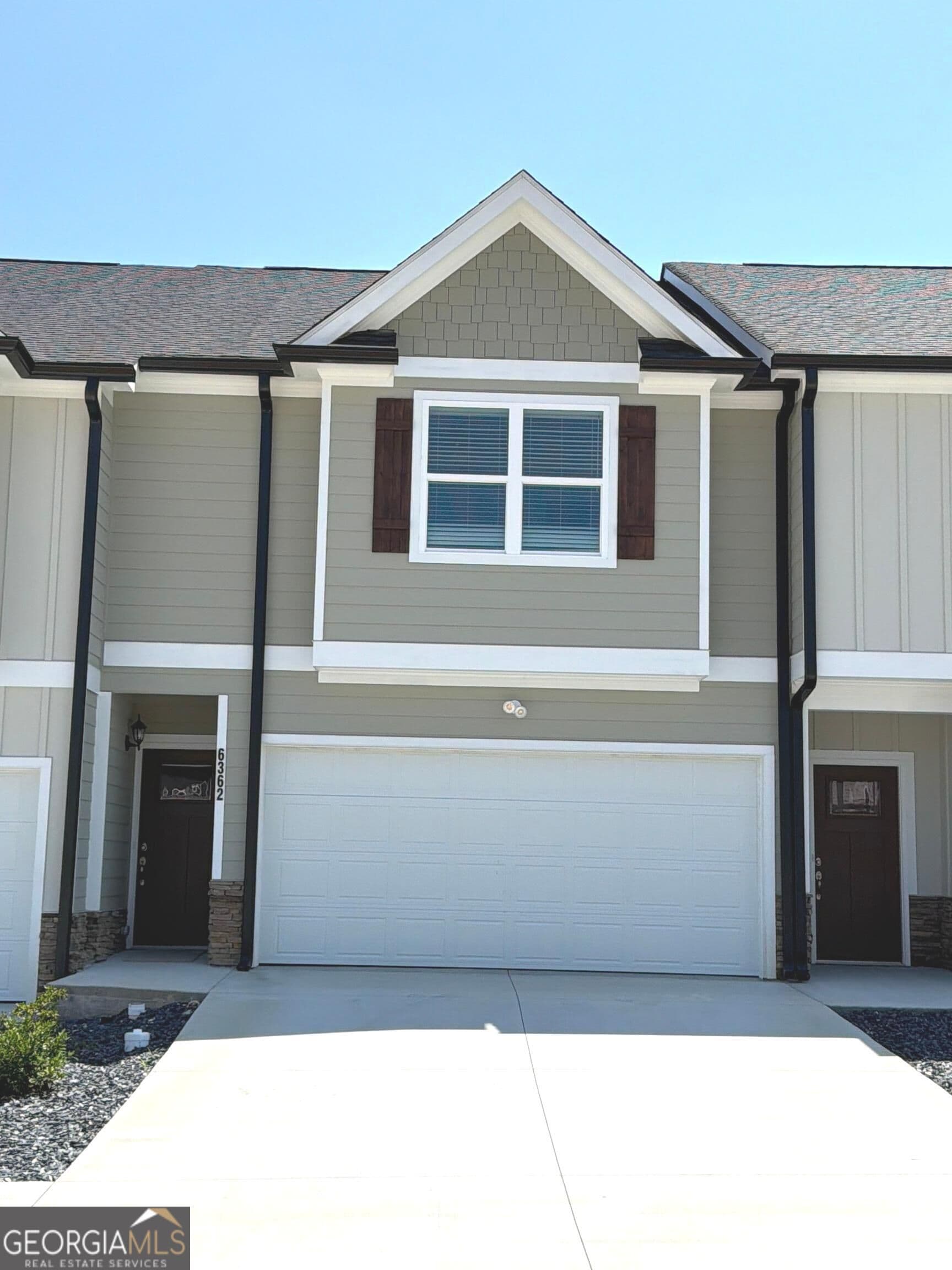 3 bedroom, 2.5 bathroom, 1,604 sq ft townhouse for sale at 6362 Pine Ridge Point, Lula, GA 30554