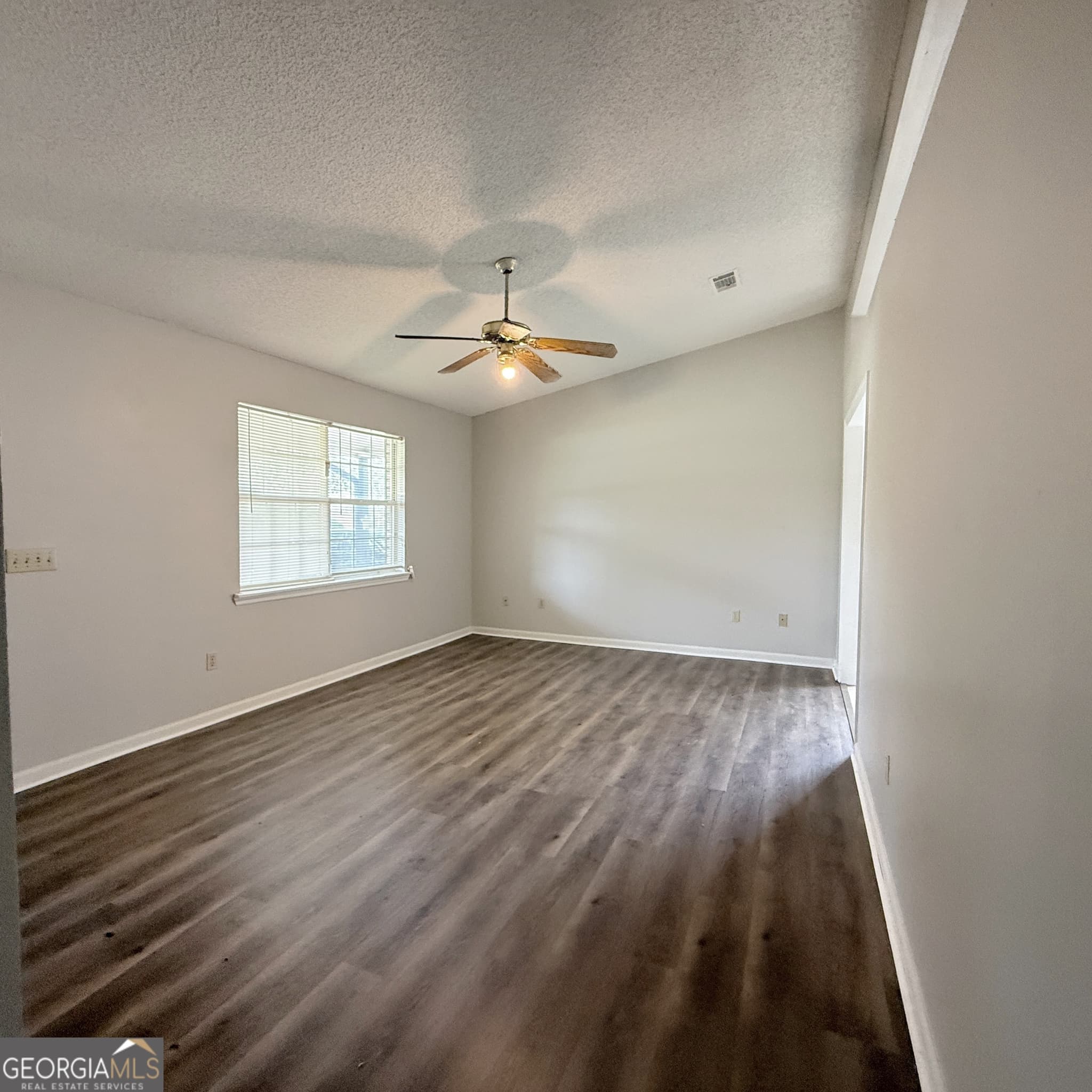 3 bedroom, 2 bathroom, 1,133 sq ft single family residence for sale at 61 Kyle Lane, Hinesville, GA 31313 — photo 3