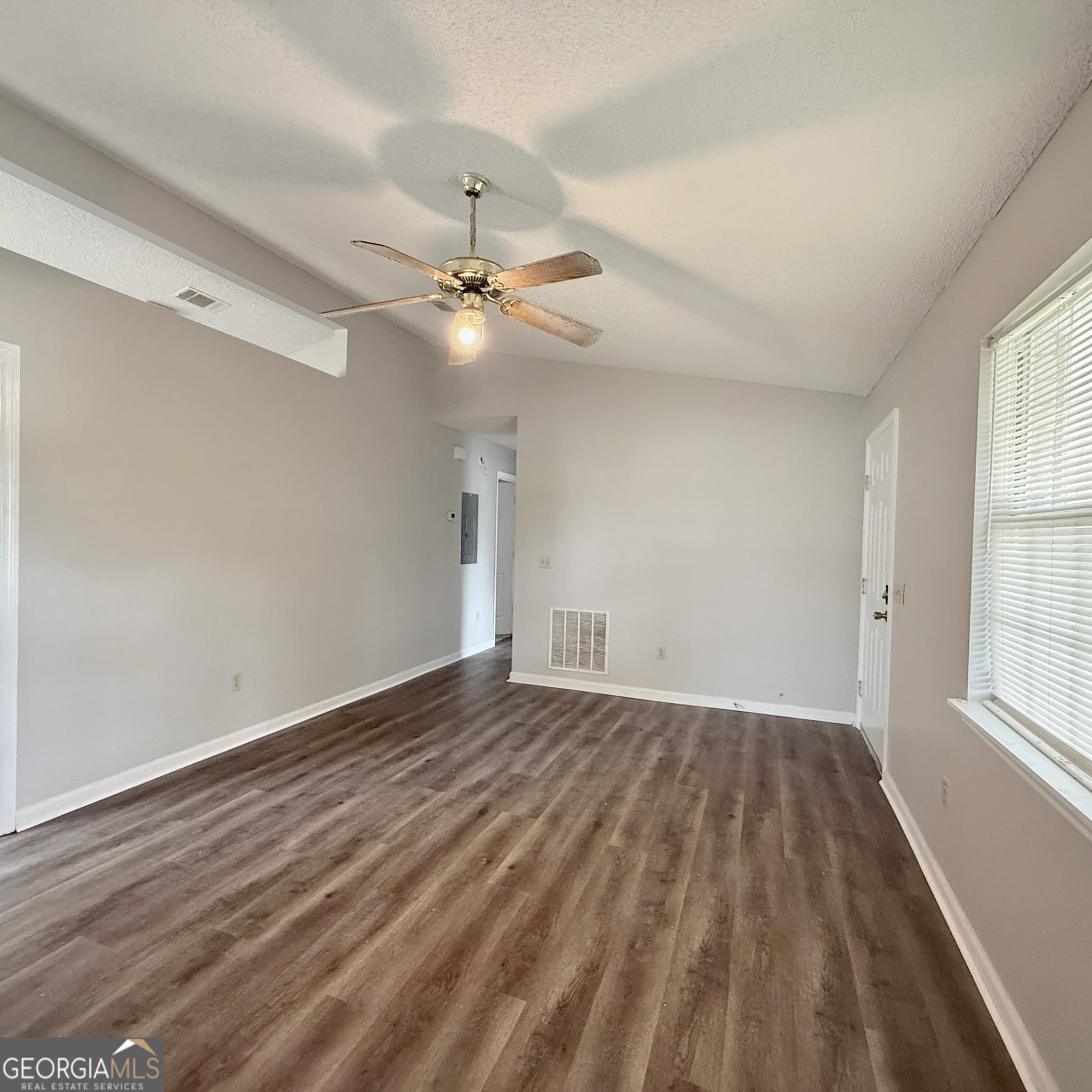 3 bedroom, 2 bathroom, 1,133 sq ft single family residence for sale at 61 Kyle Lane, Hinesville, GA 31313 — photo 5
