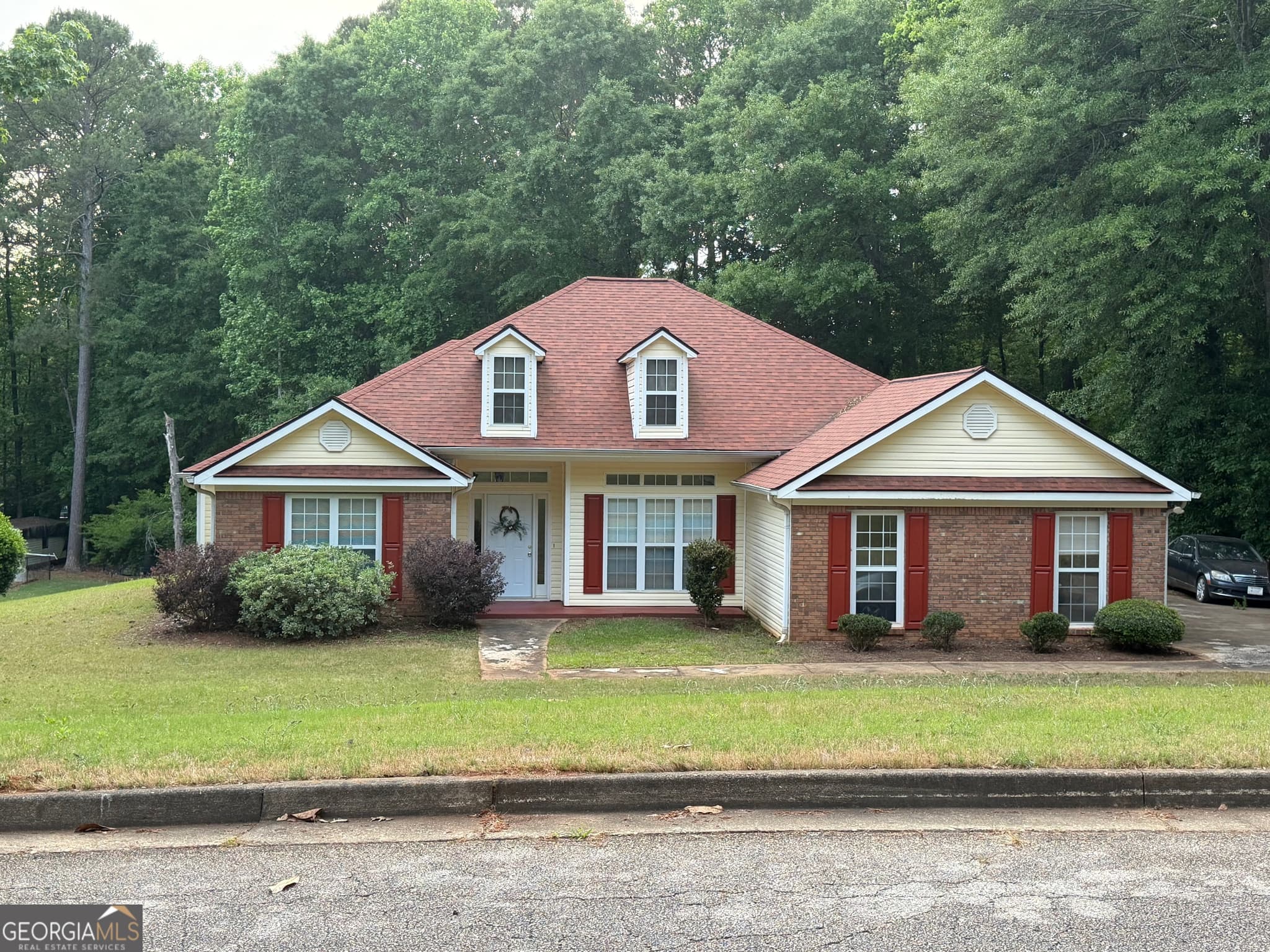 3 bedroom, 2.5 bathroom single family residence for sale at 135 Taylor Len Drive, Lagrange, GA 30240
