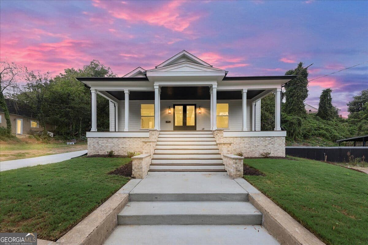 5 bedroom, 3.5 bathroom, 2,682 sq ft single family residence for sale at 212 S Broad Street, Rome, GA 30161