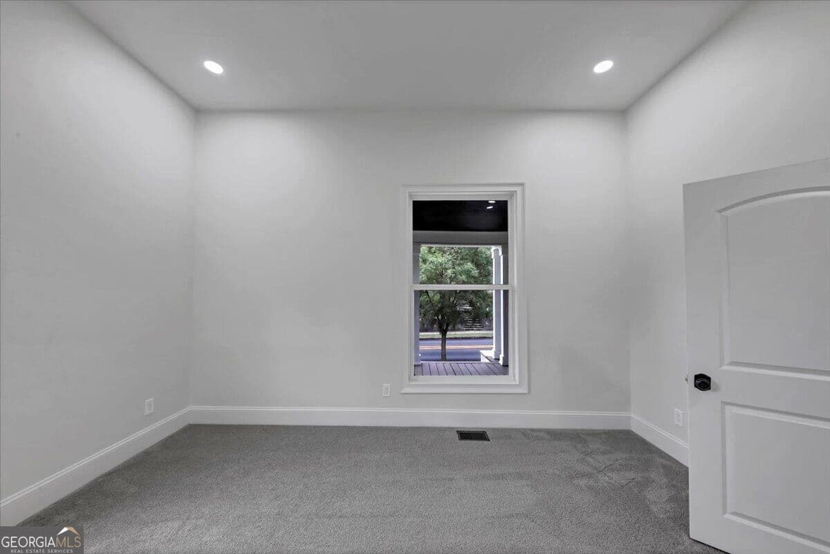 5 bedroom, 3.5 bathroom, 2,682 sq ft single family residence for sale at 212 S Broad Street, Rome, GA 30161 — photo 10