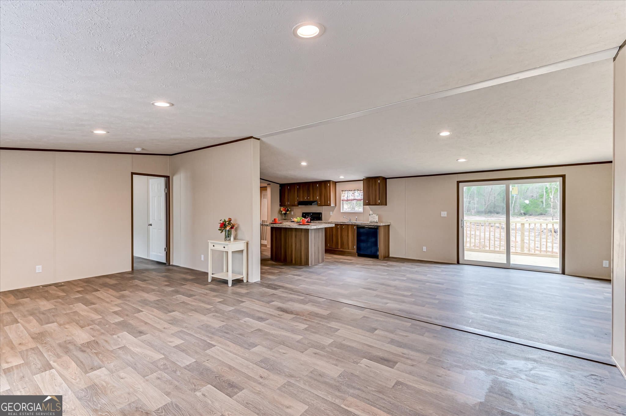 5 bedroom, 3 bathroom, 2,128 sq ft manufactured home,single family residence for sale at 4052 U.S. Hwy 25, Hephzibah, GA 30815 — photo 6