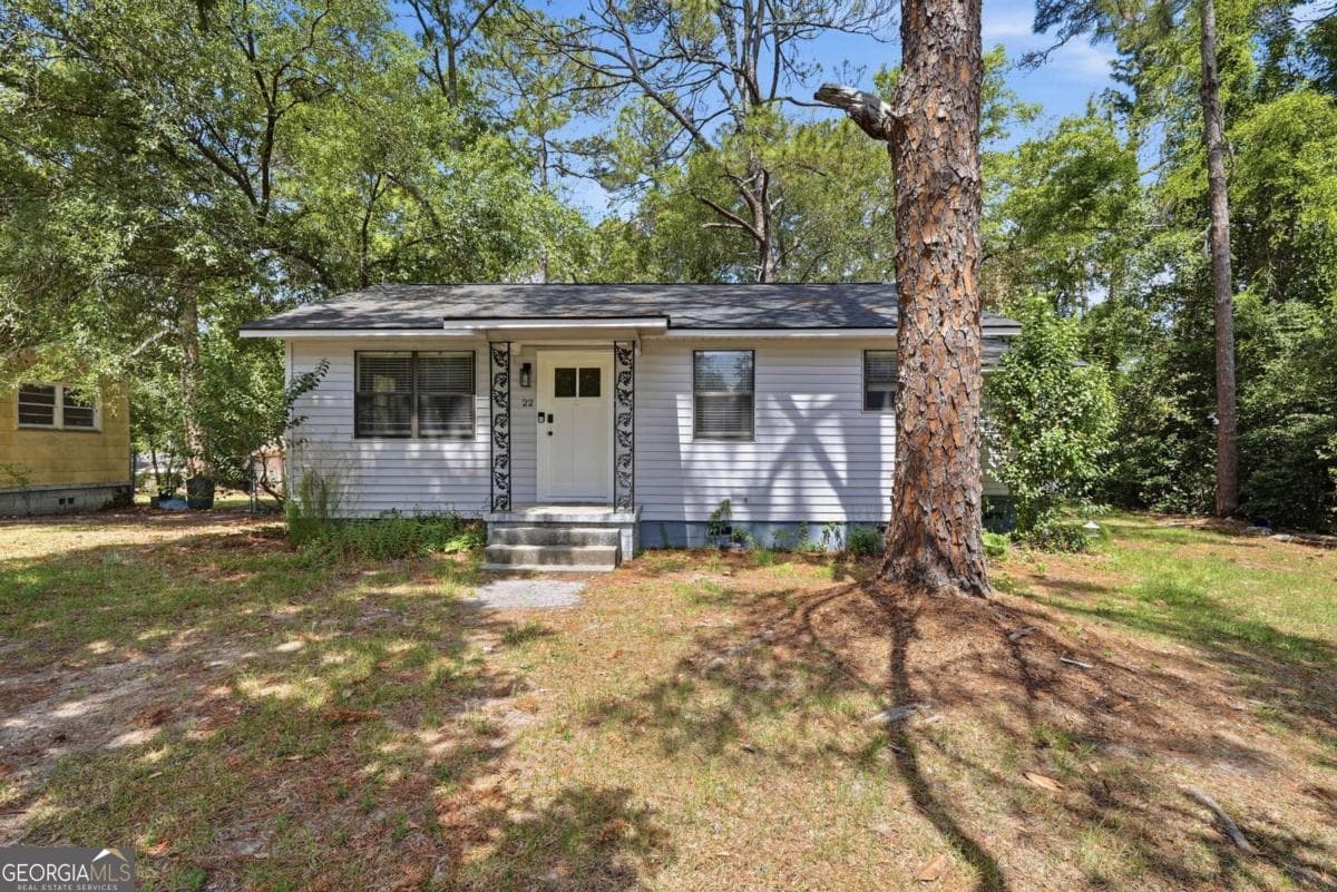 2 bedroom, 1 bathroom, 905 sq ft single family residence under contract at 22 N Easy Street, Statesboro, GA 30458 — photo 2