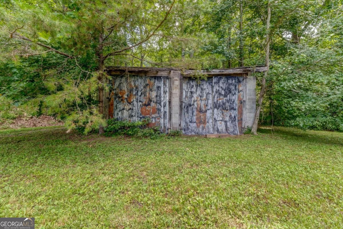 3 bedroom, 2 bathroom, 1,404 sq ft single family residence for sale at 10610 Chatsworth Highway, Ellijay, GA 30540 — photo 4