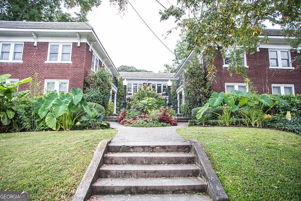 2 bedroom, 2 bathroom, 1,254 sq ft condominium for rent at 653 Bonaventure Avenue 8, Atlanta, GA 30306 for $2,750 a month — photo 1 of 1