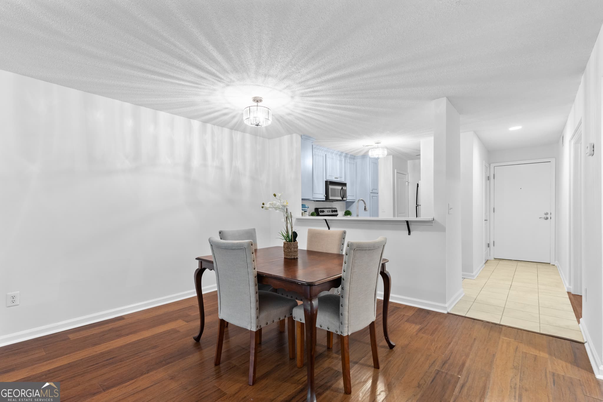 2 bedroom, 1 bathroom, 868 sq ft condominium for sale at 3650 Ashford Dunwoody Road 214, Atlanta, GA 30319 — photo 3