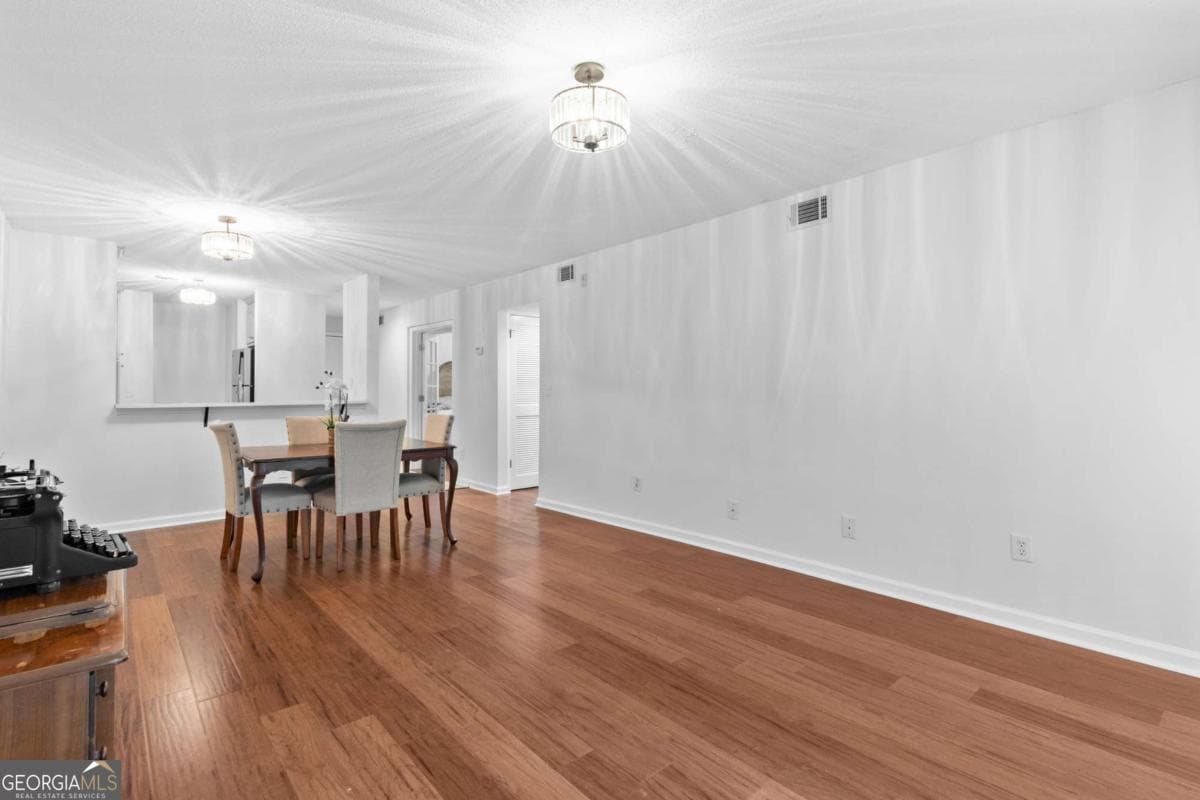 2 bedroom, 1 bathroom, 868 sq ft condominium for sale at 3650 Ashford Dunwoody Road 214, Atlanta, GA 30319 — photo 5