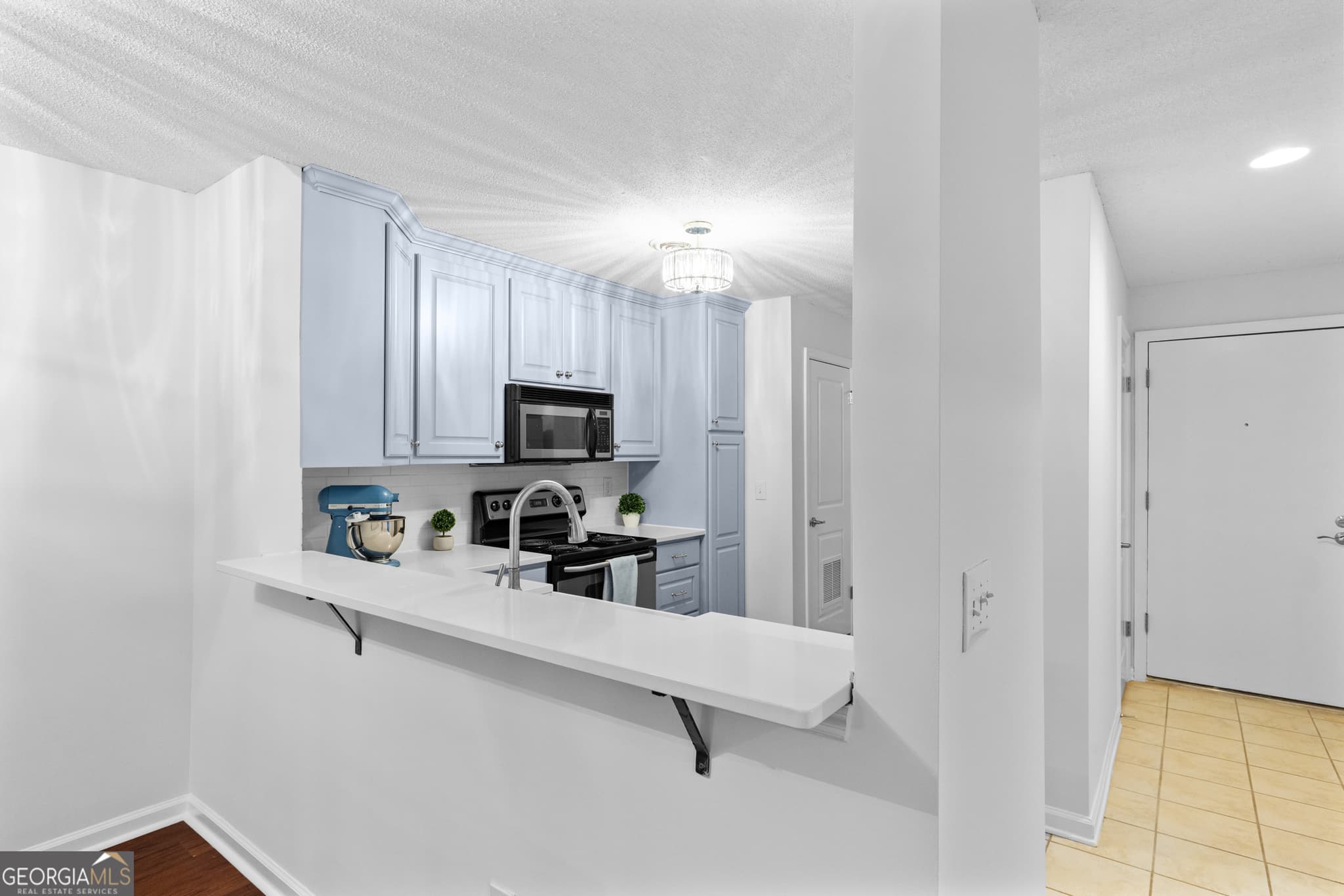 2 bedroom, 1 bathroom, 868 sq ft condominium for sale at 3650 Ashford Dunwoody Road 214, Atlanta, GA 30319 — photo 4
