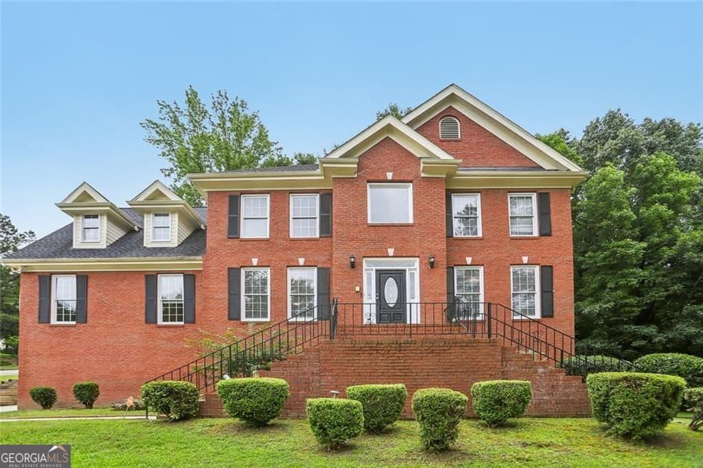 5 bedroom, 3.5 bathroom, 3,303 sq ft single family residence sold at 1811 Lake Cove Drive, Atlanta, GA 30331