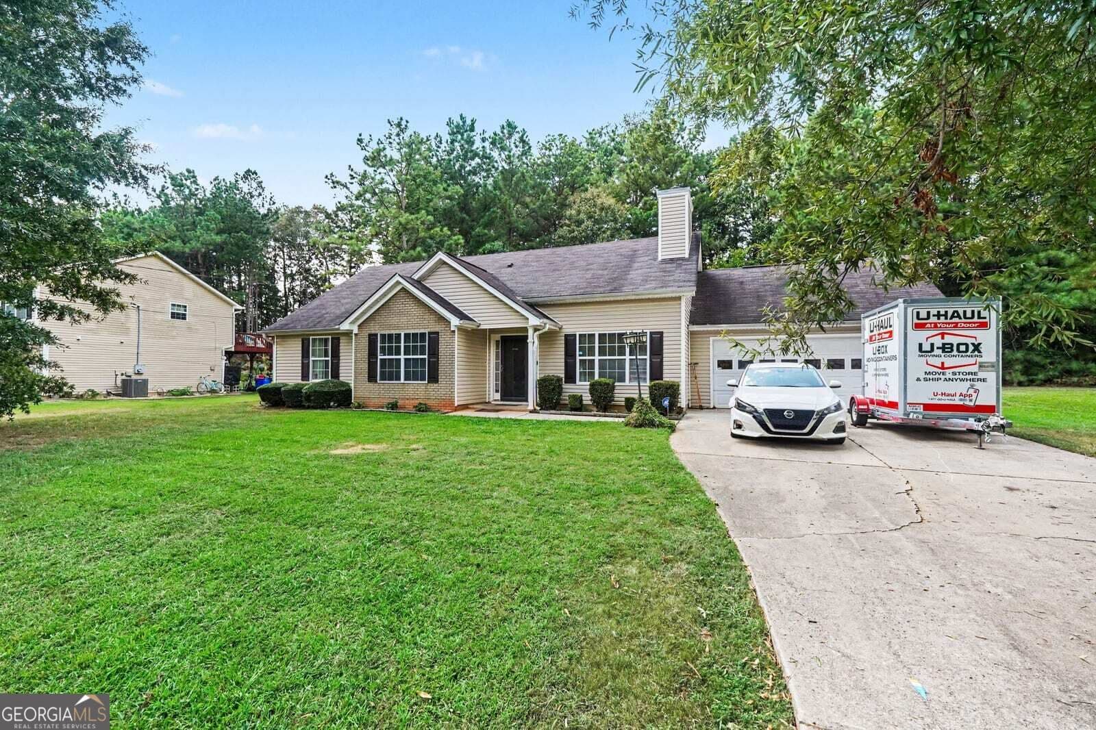 3 bedroom, 2 bathroom, 1,416 sq ft single family residence for sale at 4967 Wolfcreek View, College Park, GA 30349 — photo 2