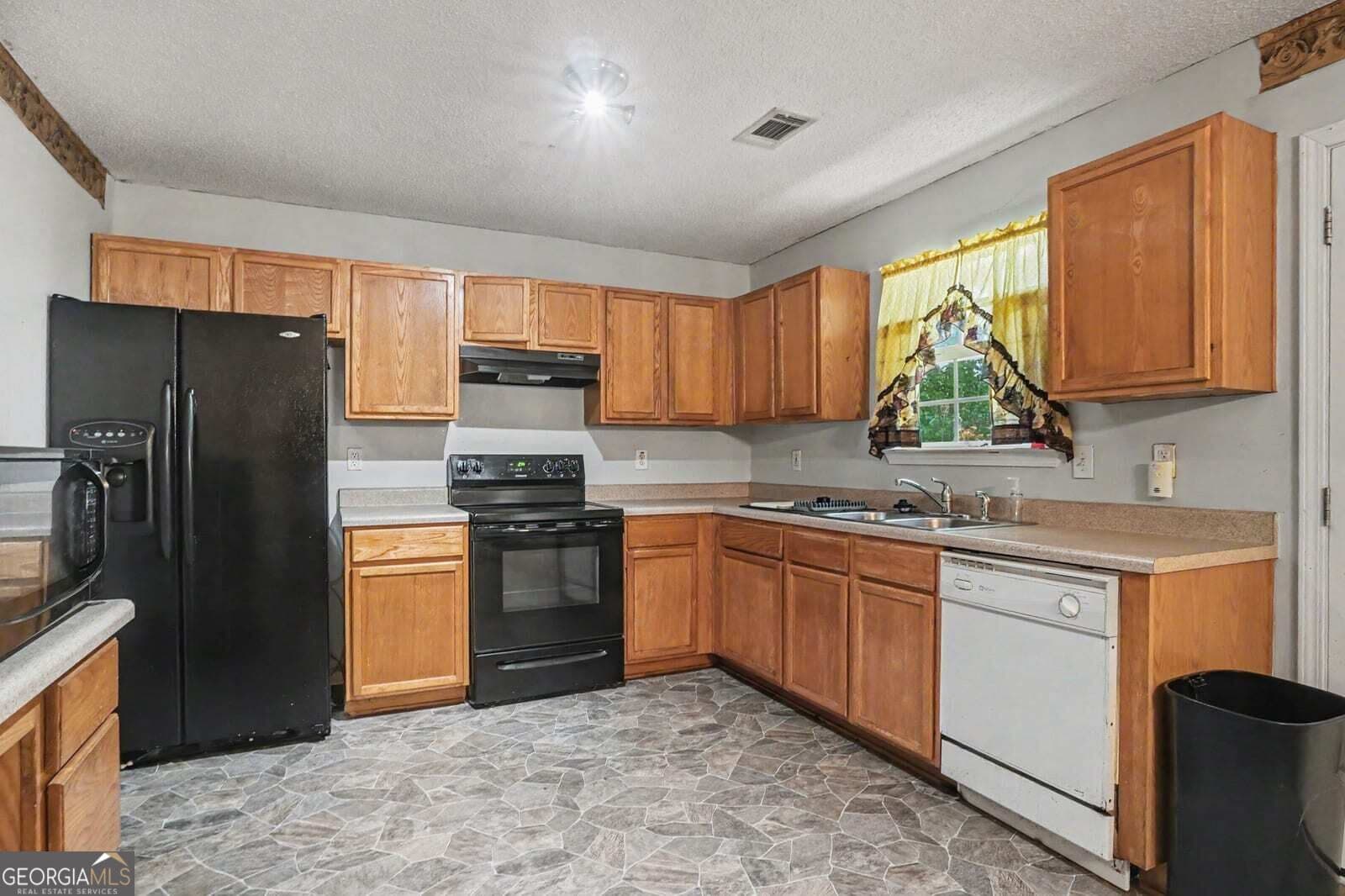 3 bedroom, 2 bathroom, 1,416 sq ft single family residence for sale at 4967 Wolfcreek View, College Park, GA 30349 — photo 9