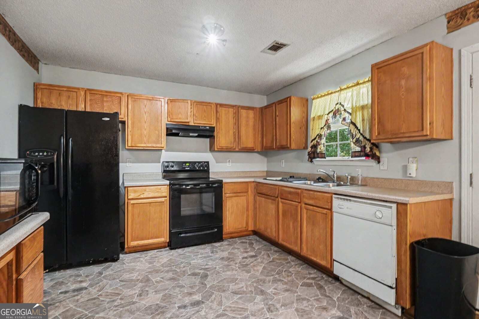 3 bedroom, 2 bathroom, 1,416 sq ft single family residence for sale at 4967 Wolfcreek View, College Park, GA 30349 — photo 10