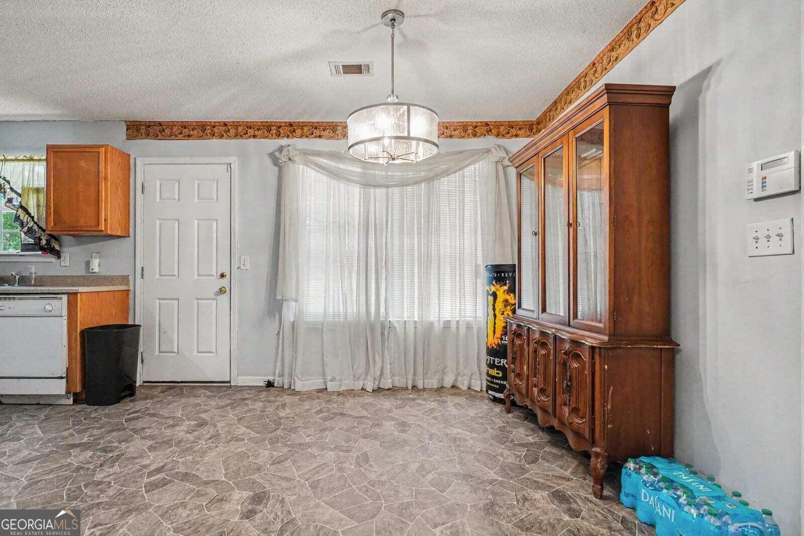 3 bedroom, 2 bathroom, 1,416 sq ft single family residence for sale at 4967 Wolfcreek View, College Park, GA 30349 — photo 8