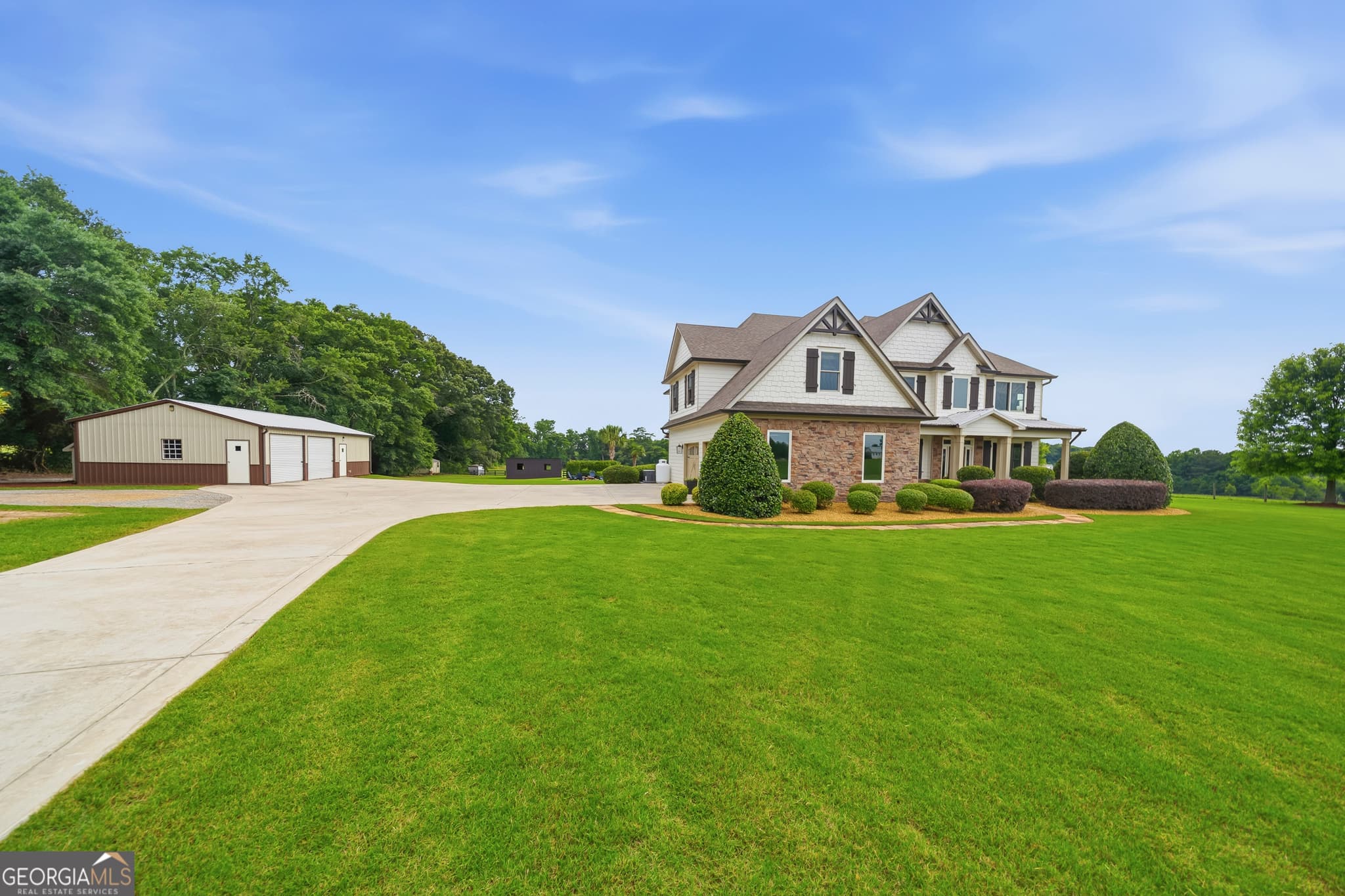 6 bedroom, 4.5 bathroom, 3,504 sq ft single family residence under contract at 405 New Phoenix Road, Eatonton, GA 31024 — photo 2