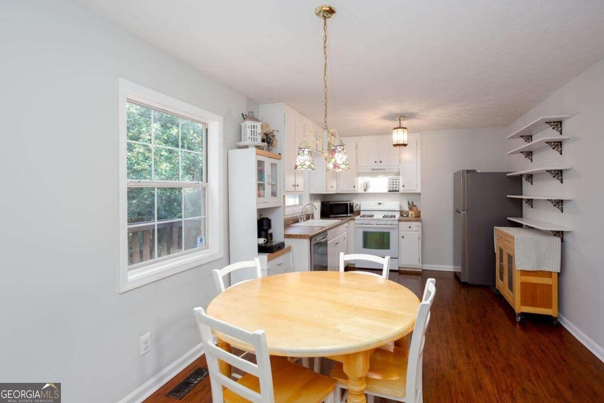 3 bedroom, 2 bathroom, 1,384 sq ft single family residence for sale at 2430 Trenton Drive, Canton, GA 30115 — photo 6
