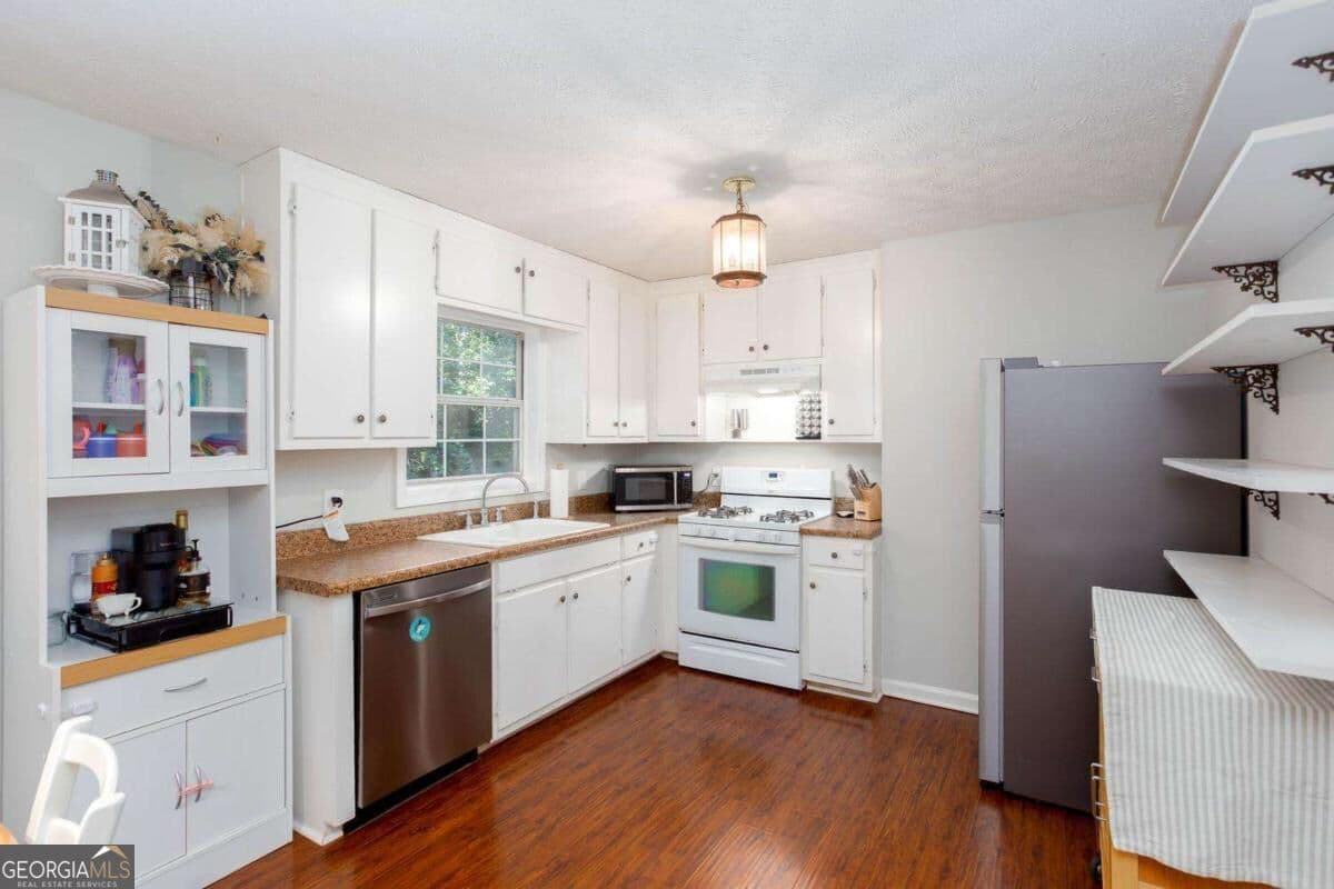 3 bedroom, 2 bathroom, 1,384 sq ft single family residence for sale at 2430 Trenton Drive, Canton, GA 30115 — photo 8