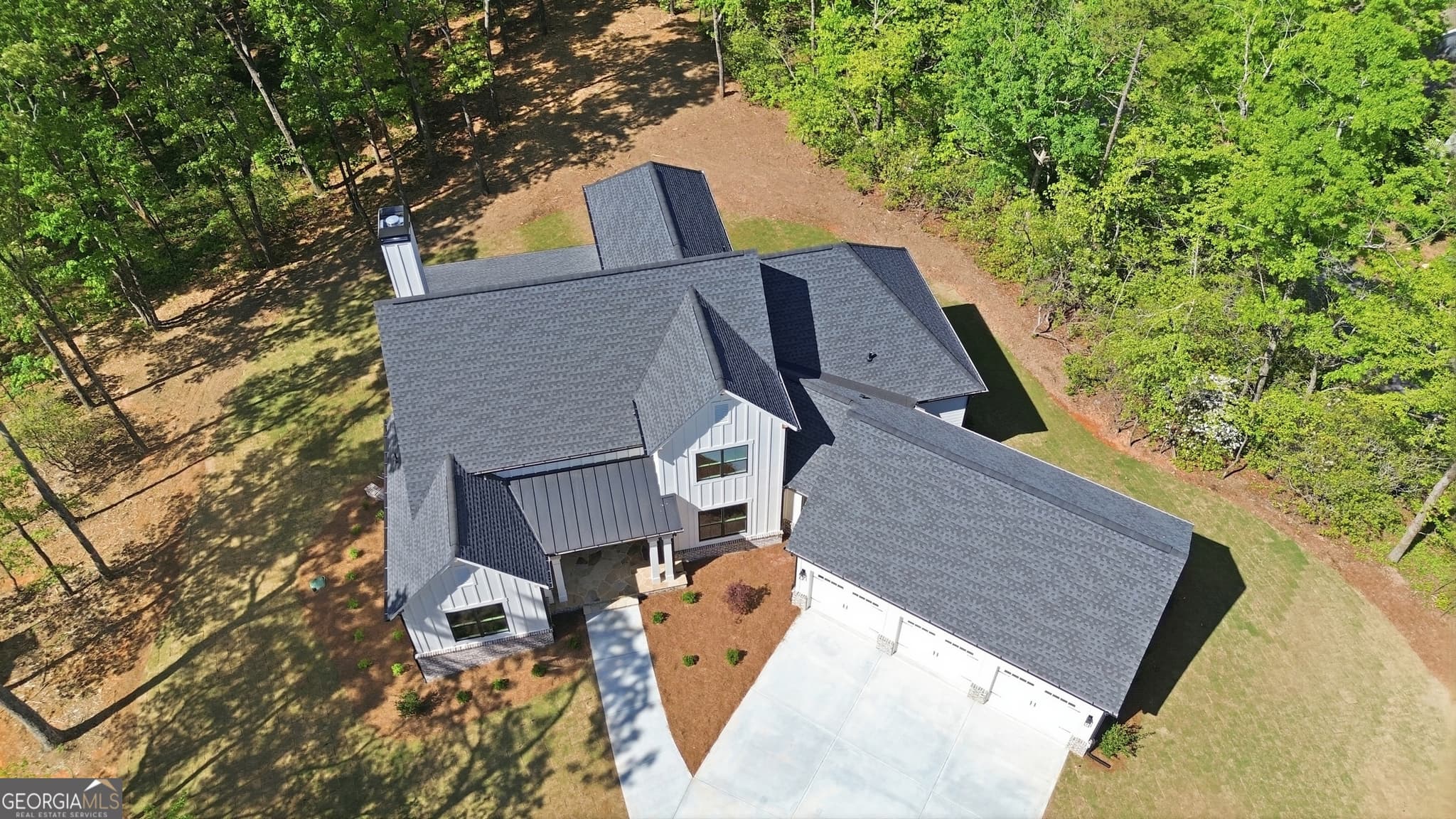 4 bedroom, 4.5 bathroom, 3,214 sq ft single family residence for sale at 110 Fall Pippin Court, Clarkesville, GA 30523 — photo 2