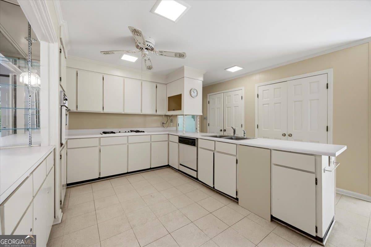 4 bedroom, 4.5 bathroom, 4,145 sq ft single family residence for sale at 4950 Wellington Drive, Macon, GA 31210 — photo 9