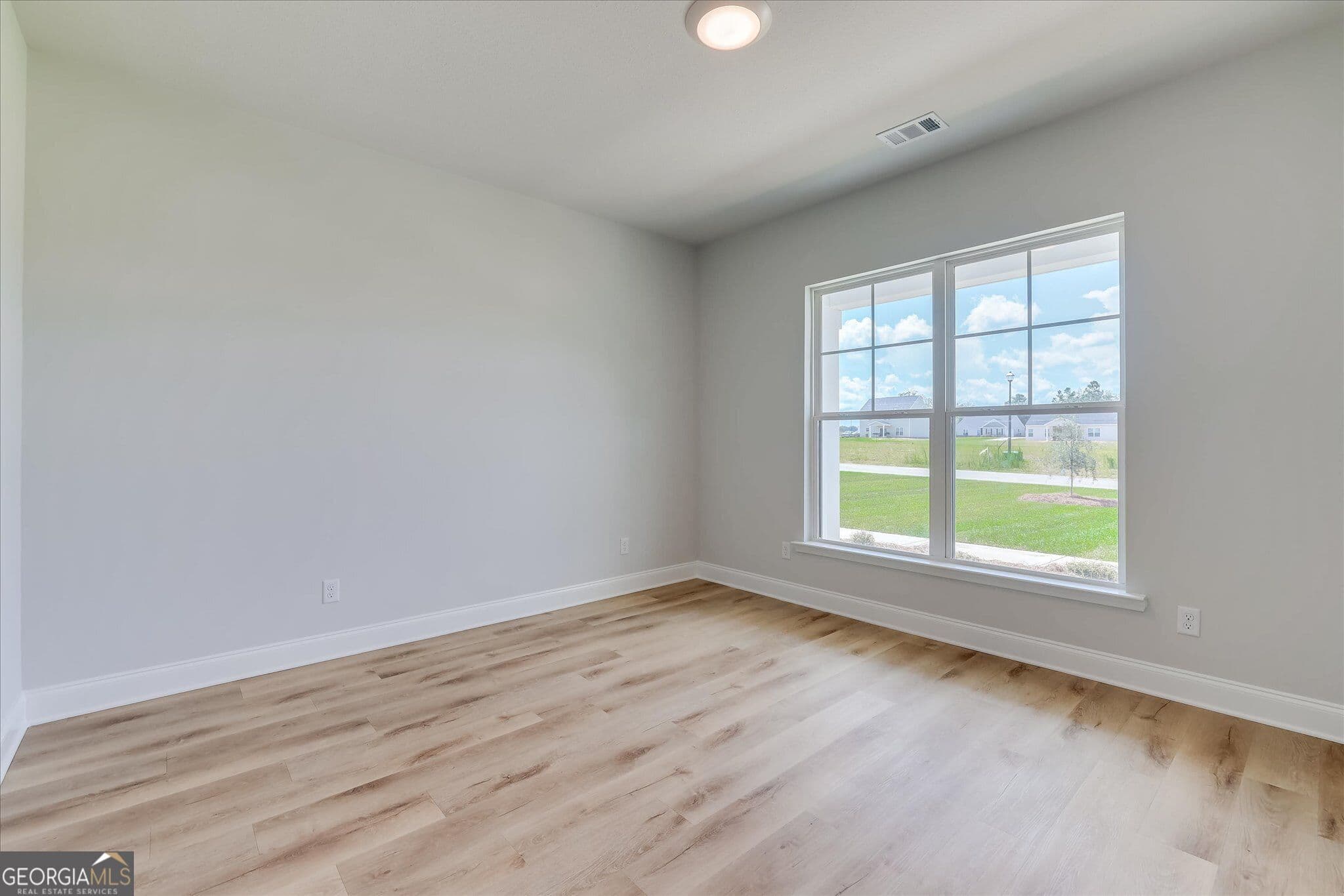 3 bedroom, 2.5 bathroom, 2,357 sq ft single family residence for sale at 315 Livingston Bend, Statesboro, GA 30461 — photo 10