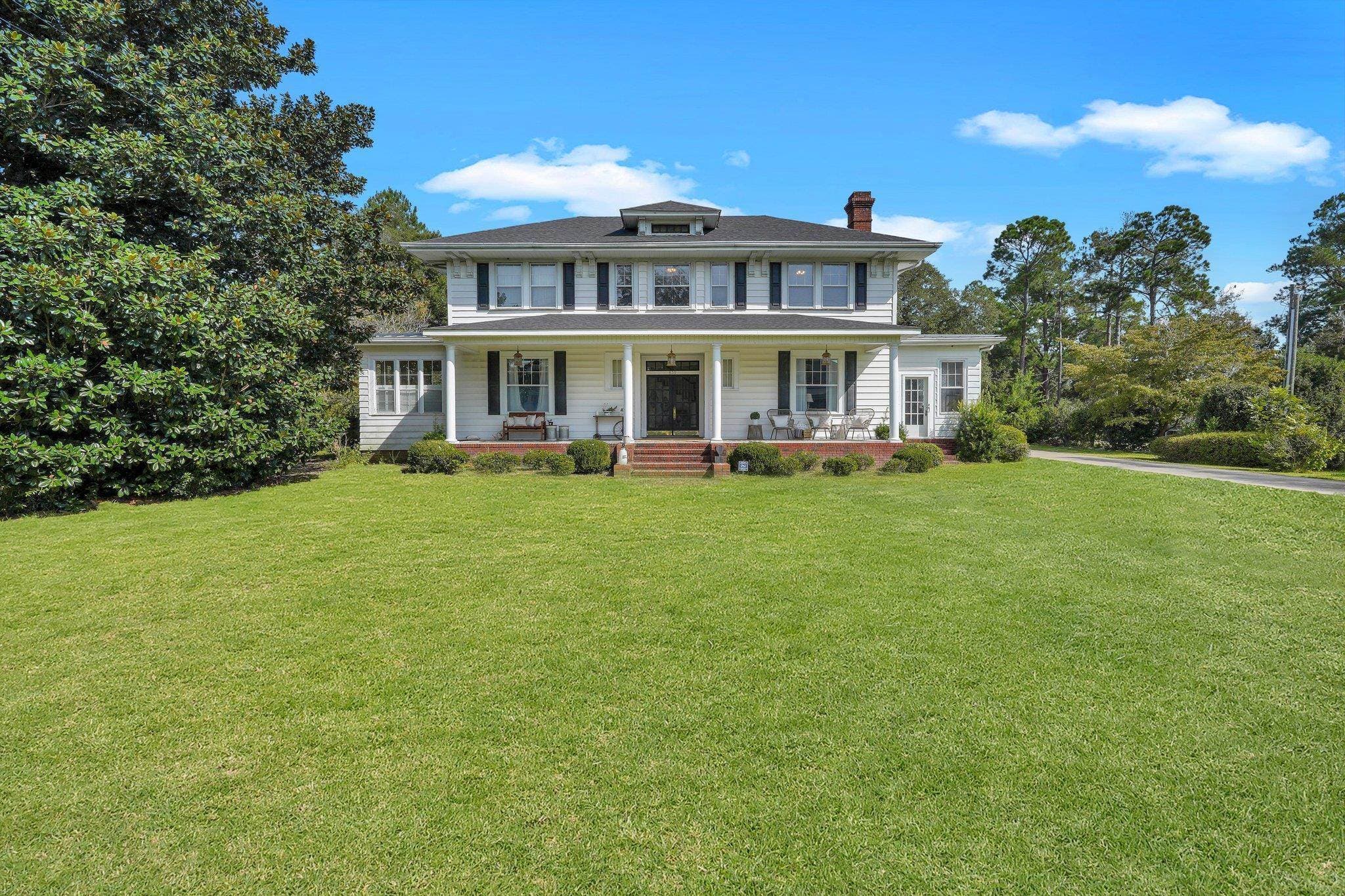 5 bedroom, 3 bathroom, 3,956 sq ft single family residence sold at 831 Cleveland Avenue, Millen, GA 30442