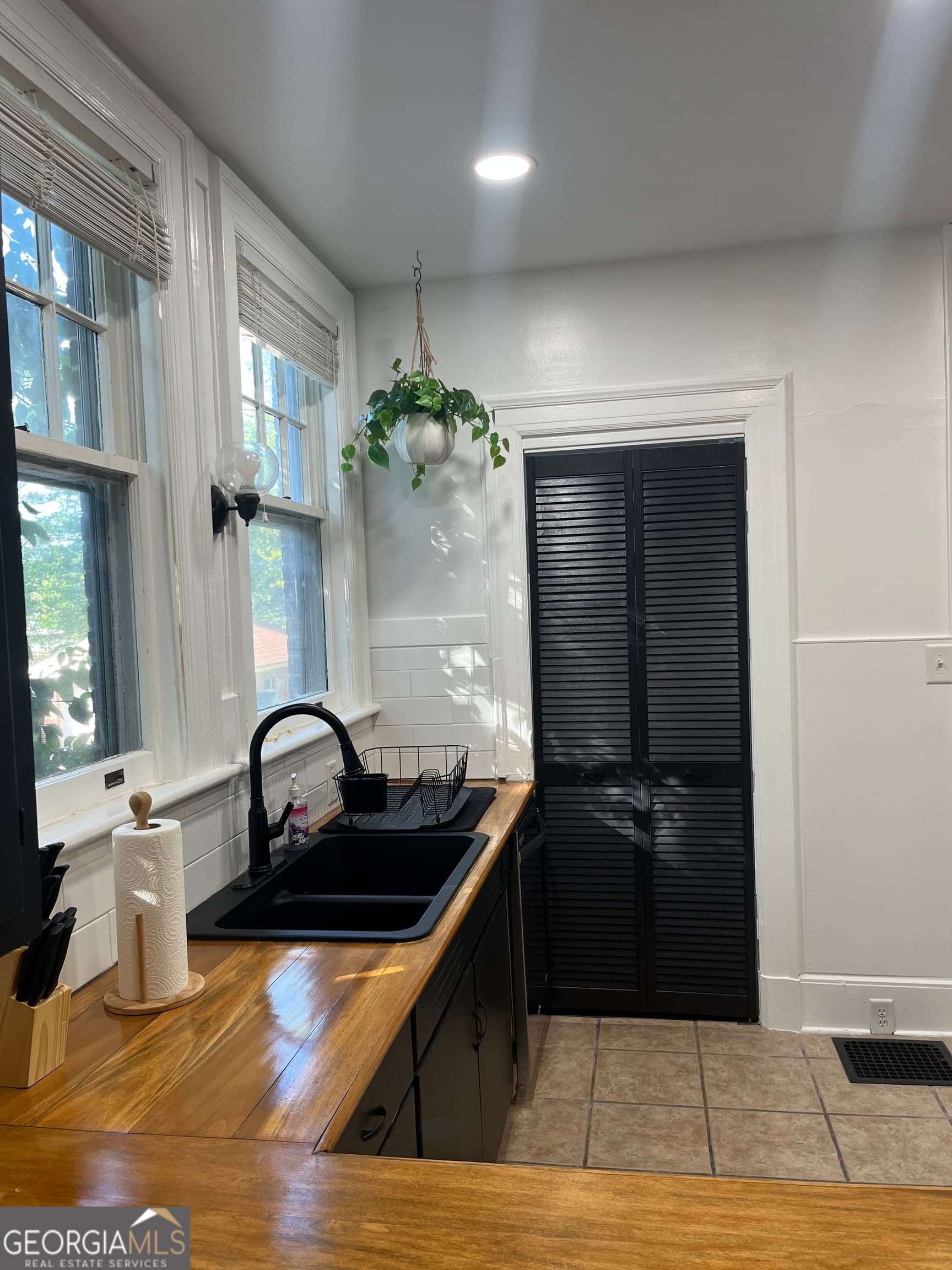 5 bedroom, 5 bathroom, 2,630 sq ft single family residence for sale at 2835 Vineville Avenue, Macon, GA 31204 — photo 7