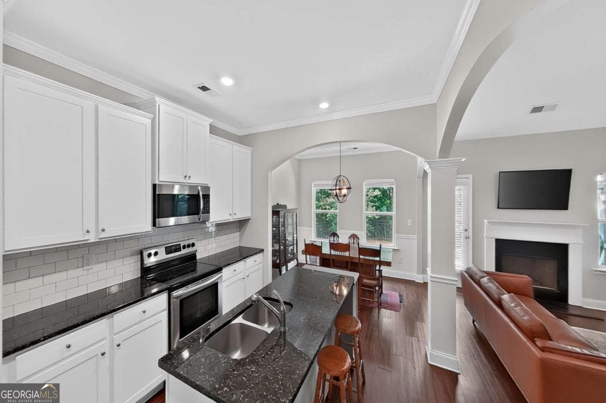 3 bedroom, 3 bathroom, 2,176 sq ft single family residence for sale at 2530 Grayton Loop, Villa Rica, GA 30180 — photo 4