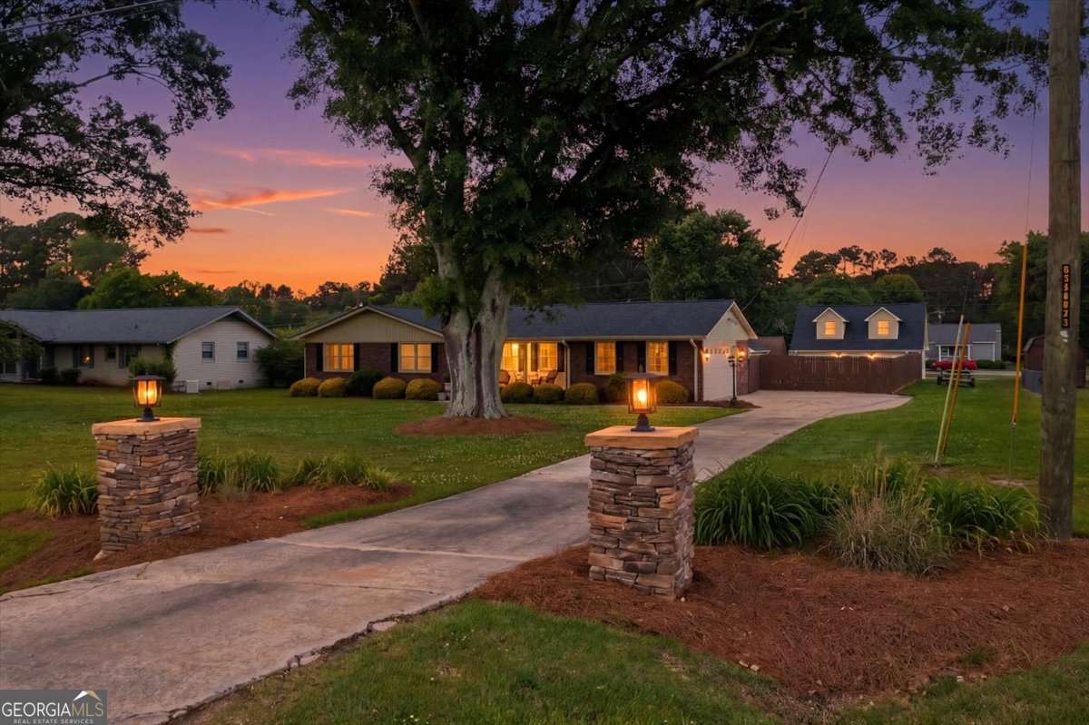 3 bedroom, 2 bathroom, 1,831 sq ft single family residence sold at 512 Cherokee Road, Cedartown, GA 30125