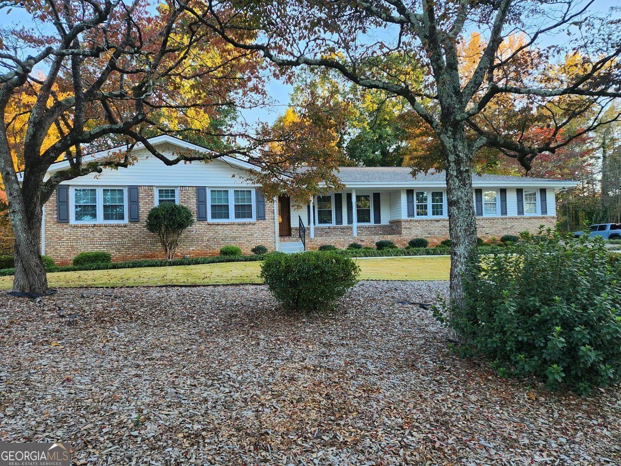 4 bedroom, 2 bathroom, 1,822 sq ft single family residence for sale at 1554 COOPER LAKE Road, Smyrna, GA 30082