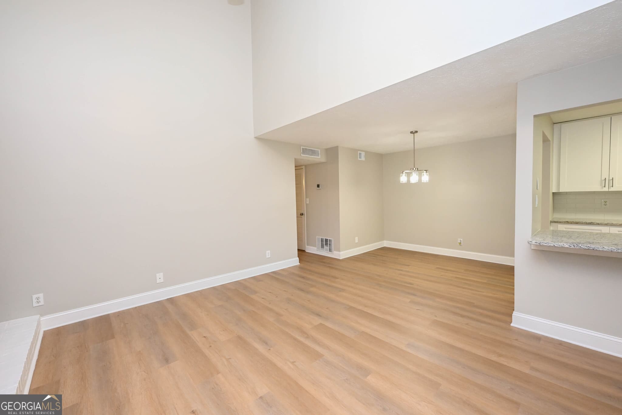 2 bedroom, 2 bathroom, 1,210 sq ft condominium for sale at 3930 Cedar Circle, Tucker, GA 30084 — photo 4
