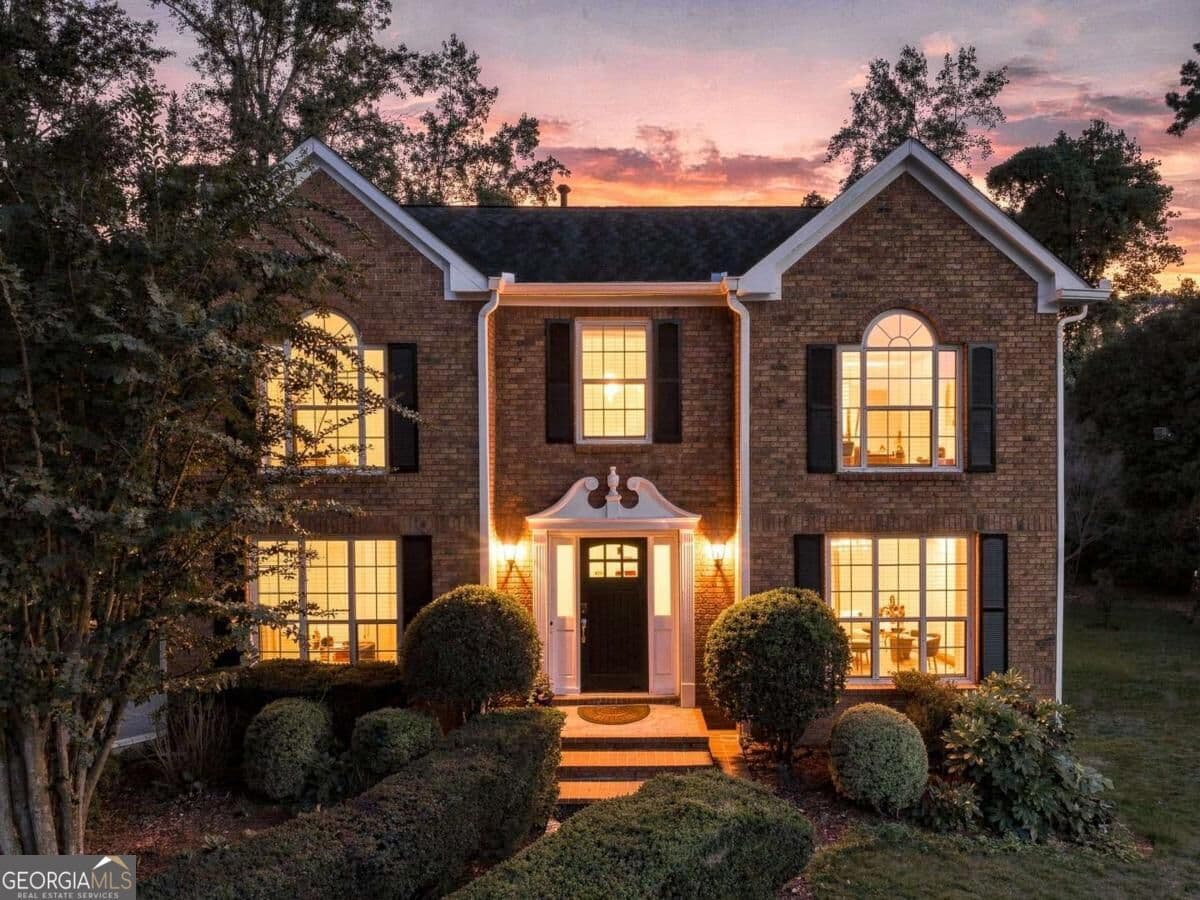 4 bedroom, 2.5 bathroom, 2,746 sq ft single family residence for sale at 690 Ruxbury Court, Suwanee, GA 30024 — photo 2