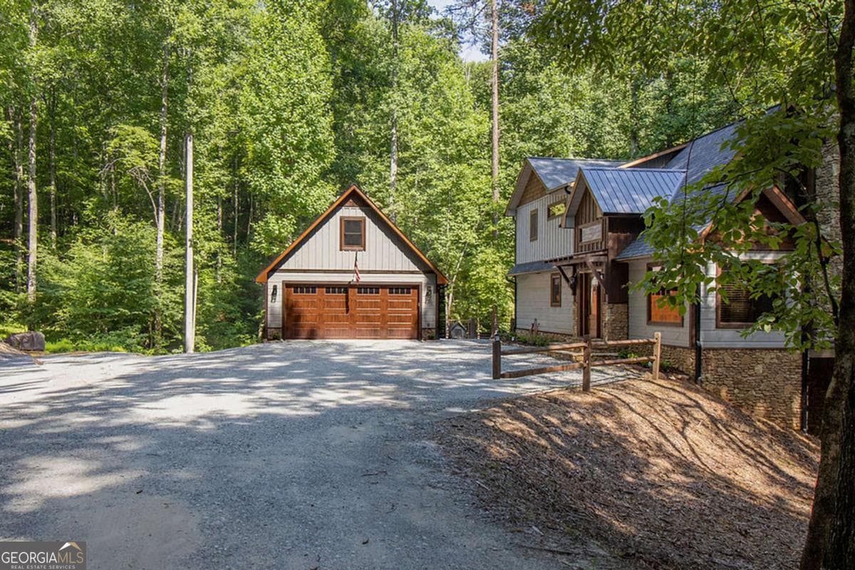 3 bedroom, 3 bathroom, 2,820 sq ft cabin,single family residence for sale at 142 Timber Ridge Road, Blue Ridge, GA 30513 — photo 4