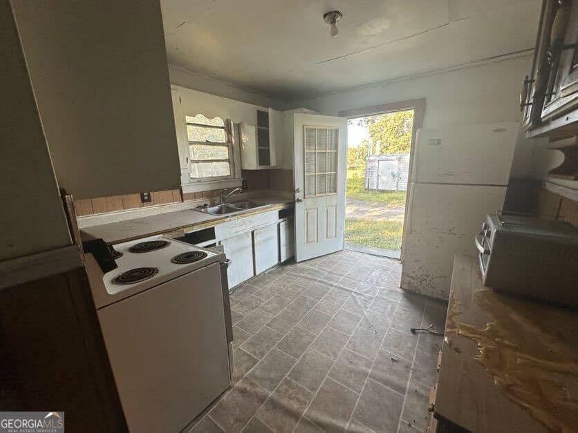 2 bedroom, 1 bathroom, 1,008 sq ft single family residence for sale at 294 Clear Lake Road, Newton, GA 39870 — photo 6