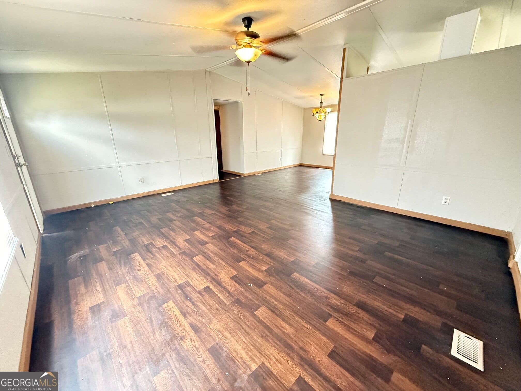 4 bedroom, 2 bathroom, 1,768 sq ft manufactured home,single family residence for sale at 1361 Edgewood Avenue, Douglas, GA 31533 — photo 3