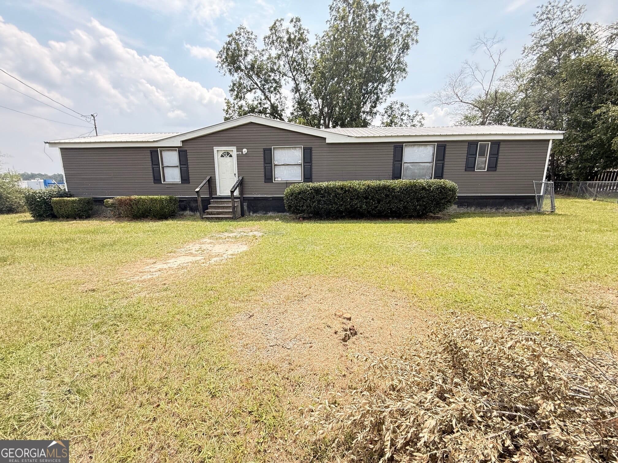 4 bedroom, 2 bathroom, 1,768 sq ft manufactured home,single family residence for sale at 1361 Edgewood Avenue, Douglas, GA 31533 — photo 1 of 20