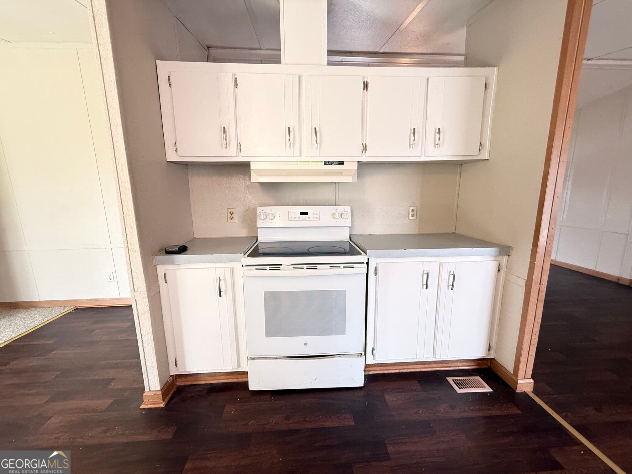 4 bedroom, 2 bathroom, 1,768 sq ft manufactured home,single family residence for sale at 1361 Edgewood Avenue, Douglas, GA 31533 — photo 5