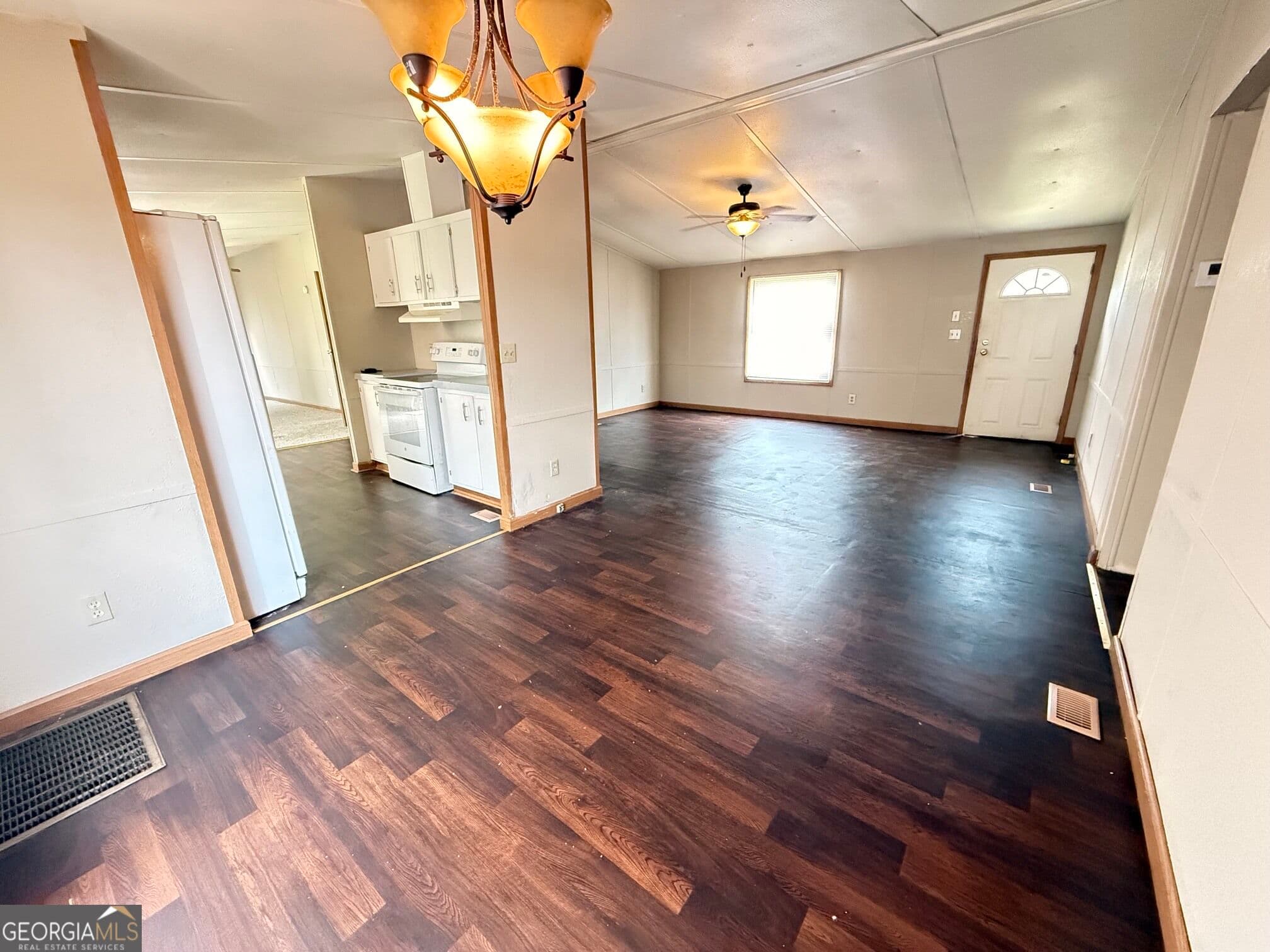 4 bedroom, 2 bathroom, 1,768 sq ft manufactured home,single family residence for sale at 1361 Edgewood Avenue, Douglas, GA 31533 — photo 4