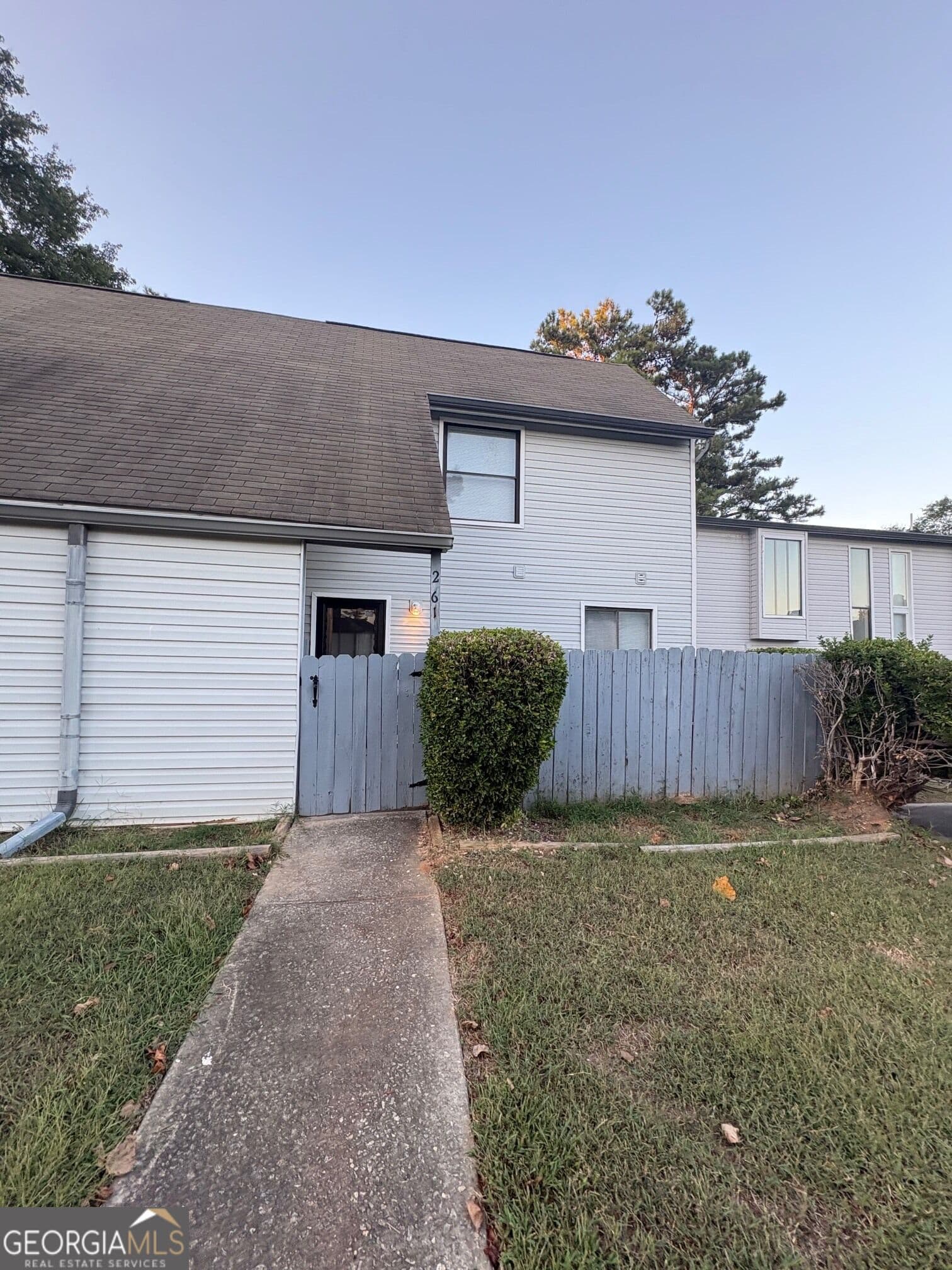 3 bedroom, 2.5 bathroom, 1,392 sq ft townhouse for rent at 261 Country Club Drive, Jonesboro, GA 30238 for $1,300 a month — photo 2