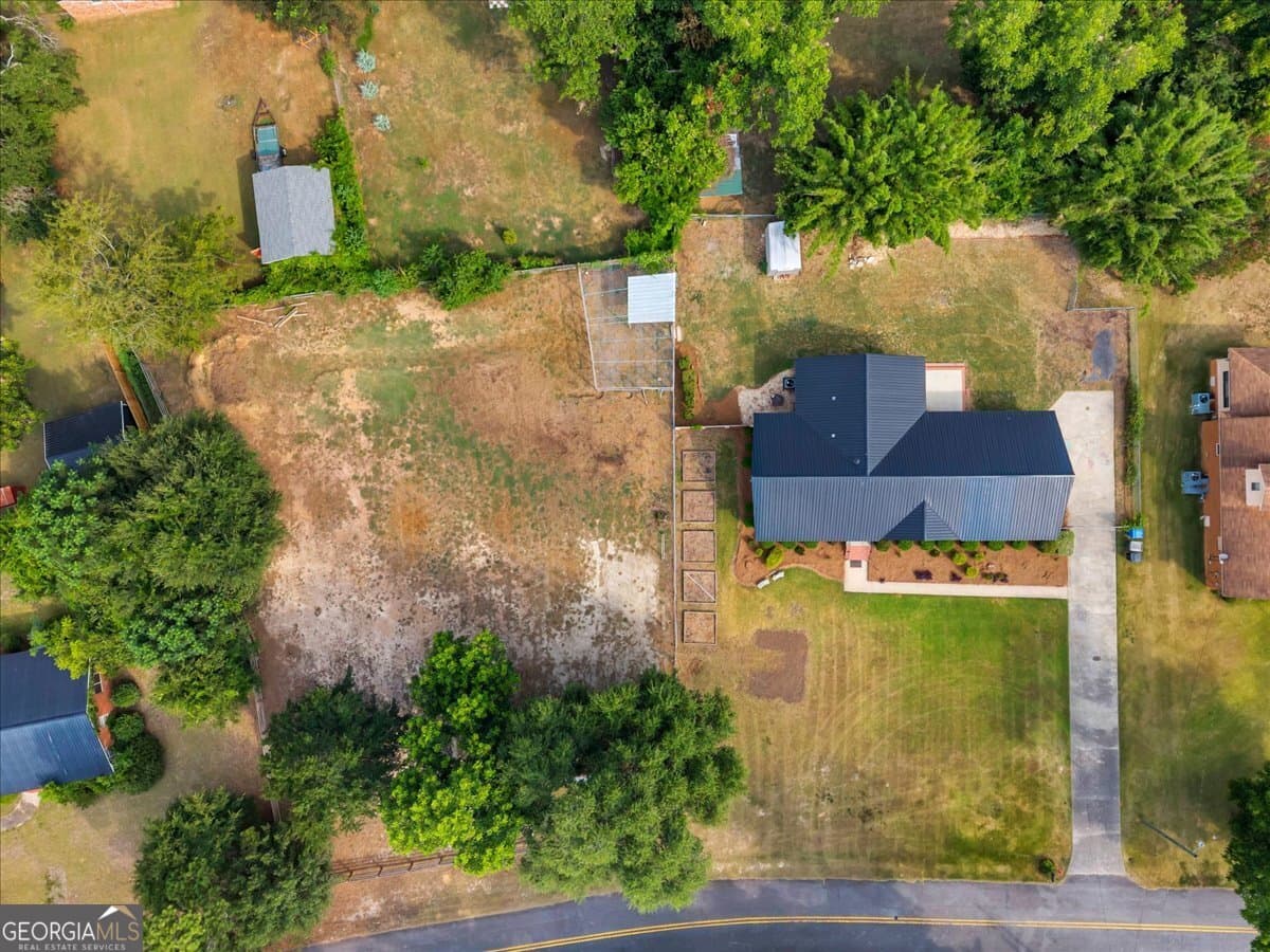3 bedroom, 1.5 bathroom, 1,701 sq ft single family residence for sale at 2205 Stonewall Street, Dublin, GA 31021 — photo 2