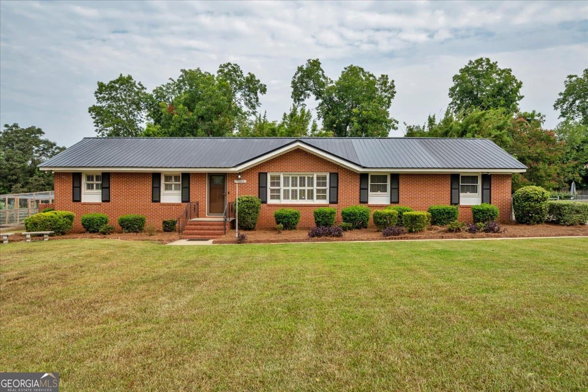 3 bedroom, 1.5 bathroom, 1,701 sq ft single family residence for sale at 2205 Stonewall Street, Dublin, GA 31021 — photo 6