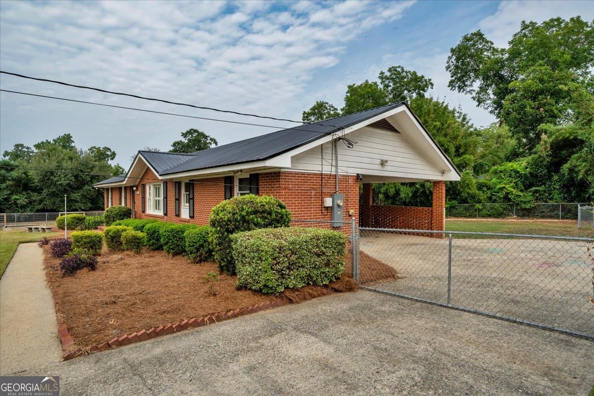 3 bedroom, 1.5 bathroom, 1,701 sq ft single family residence for sale at 2205 Stonewall Street, Dublin, GA 31021 — photo 7