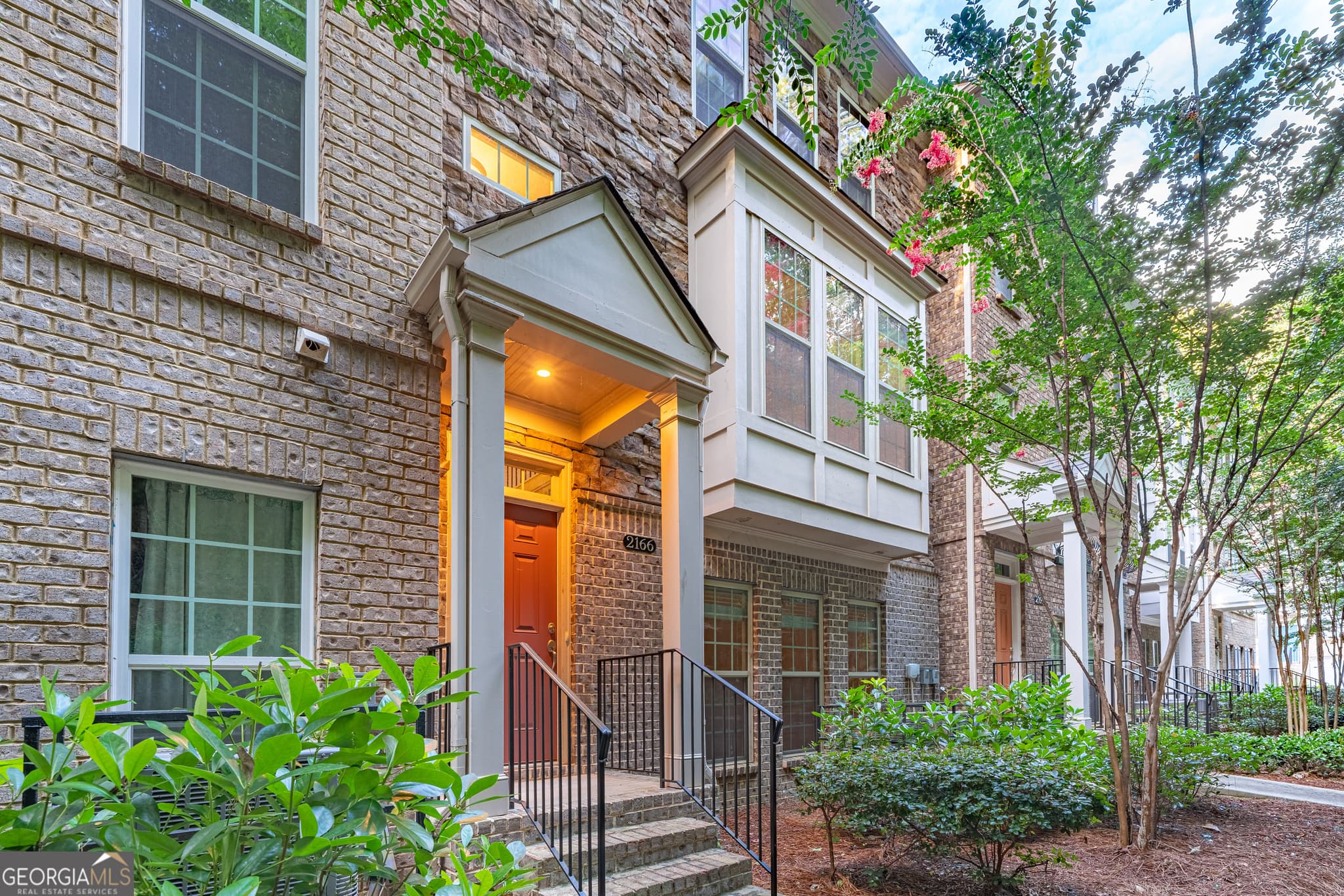 4 bedroom, 3.5 bathroom, 1,944 sq ft townhouse for sale at 2166 Rock Creek Park, Decatur, GA 30033 — photo 2
