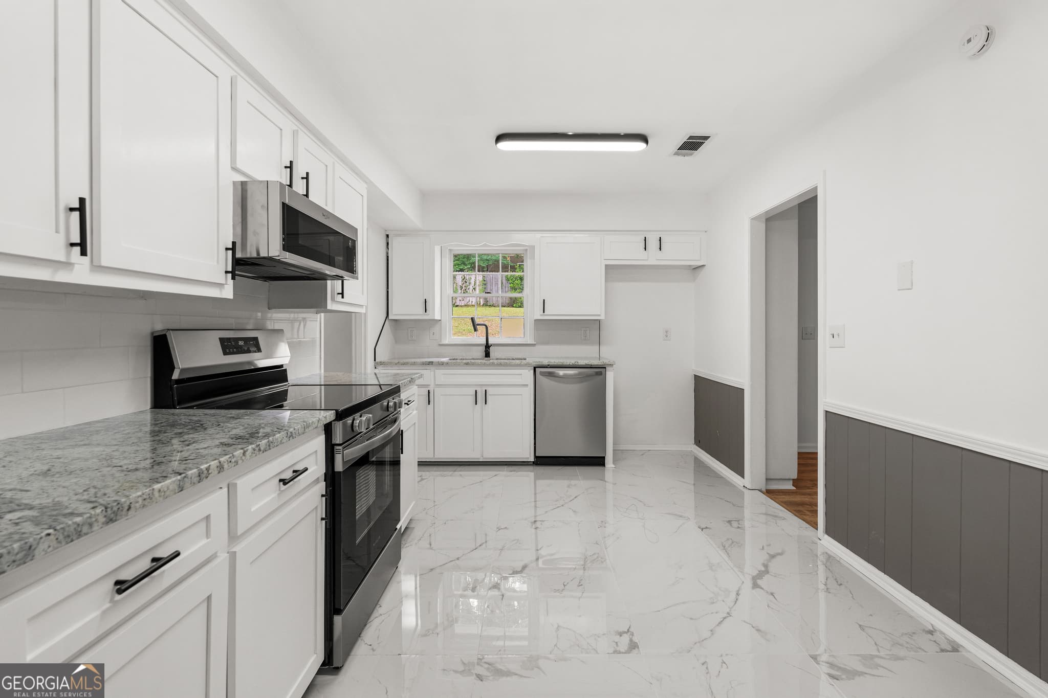 3 bedroom, 2 bathroom, 1,651 sq ft single family residence for sale at 6143 BROOKLET Drive, Columbus, GA 31909 — photo 7