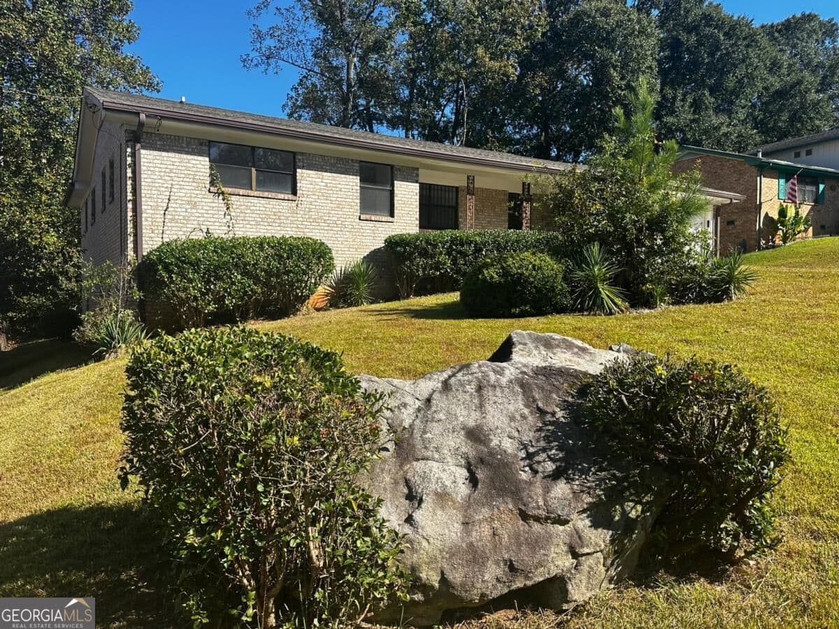 4 bedroom, 3 bathroom, 2,340 sq ft single family residence for sale at 1724 Cherry Valley Circle, Atlanta, GA 30316 — photo 2
