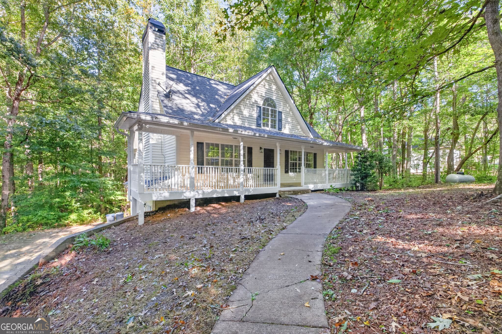 3 bedroom, 2.5 bathroom, 2,002 sq ft single family residence for sale at 140 Shadow Hills Lane, Dawsonville, GA 30534 — photo 2