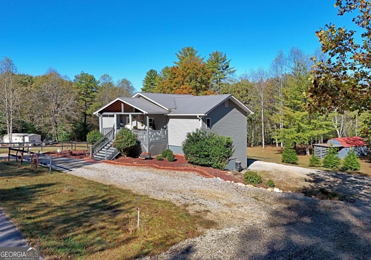 2 bedroom, 2 bathroom, 2,265 sq ft single family residence for sale at 407 Highland Trace, Blairsville, GA 30512 — photo 3