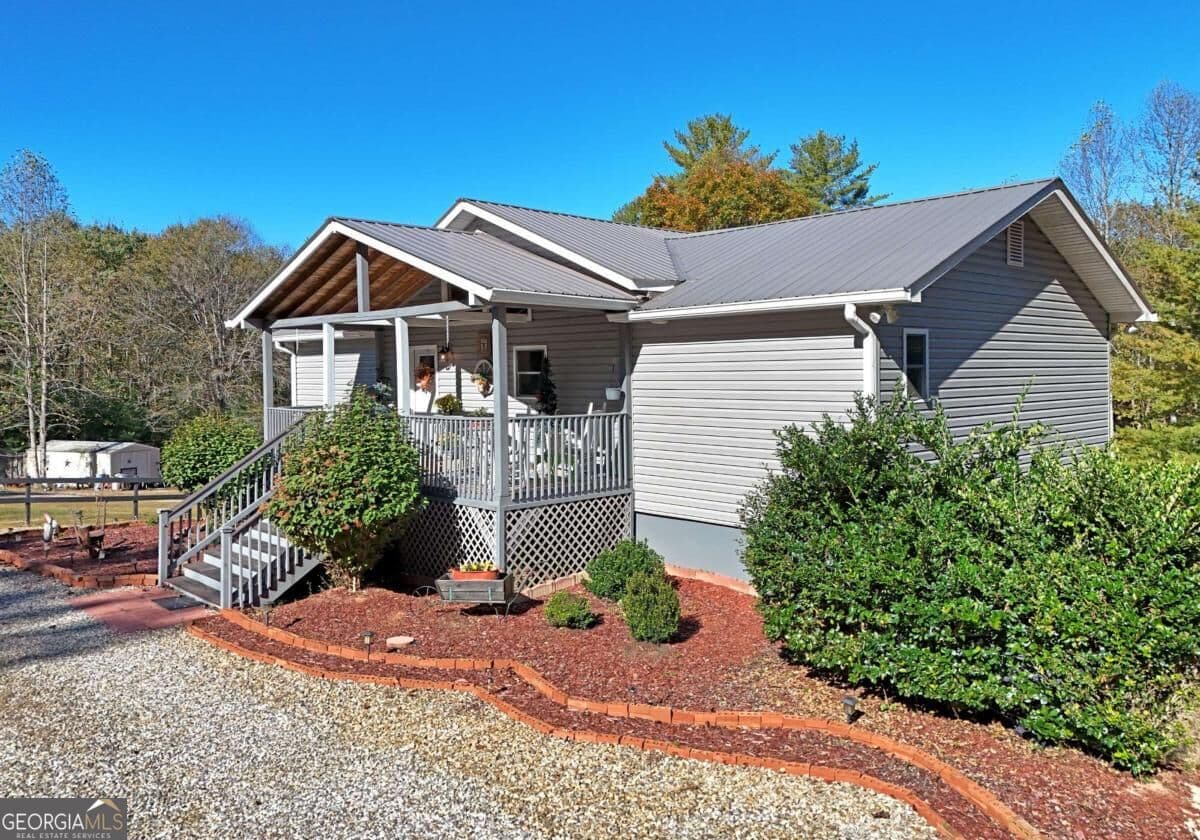 2 bedroom, 2 bathroom, 2,265 sq ft single family residence for sale at 407 Highland Trace, Blairsville, GA 30512 — photo 1 of 56