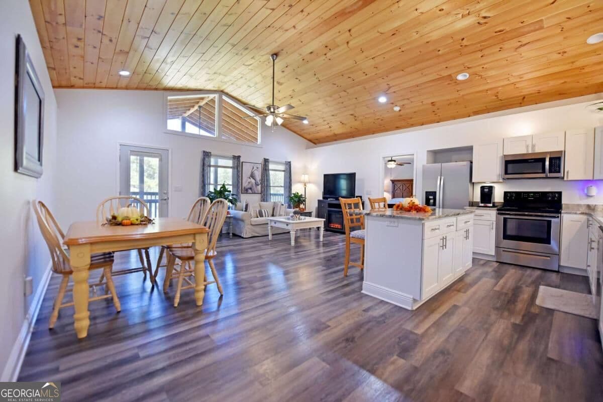 2 bedroom, 2 bathroom, 2,265 sq ft single family residence for sale at 407 Highland Trace, Blairsville, GA 30512 — photo 10