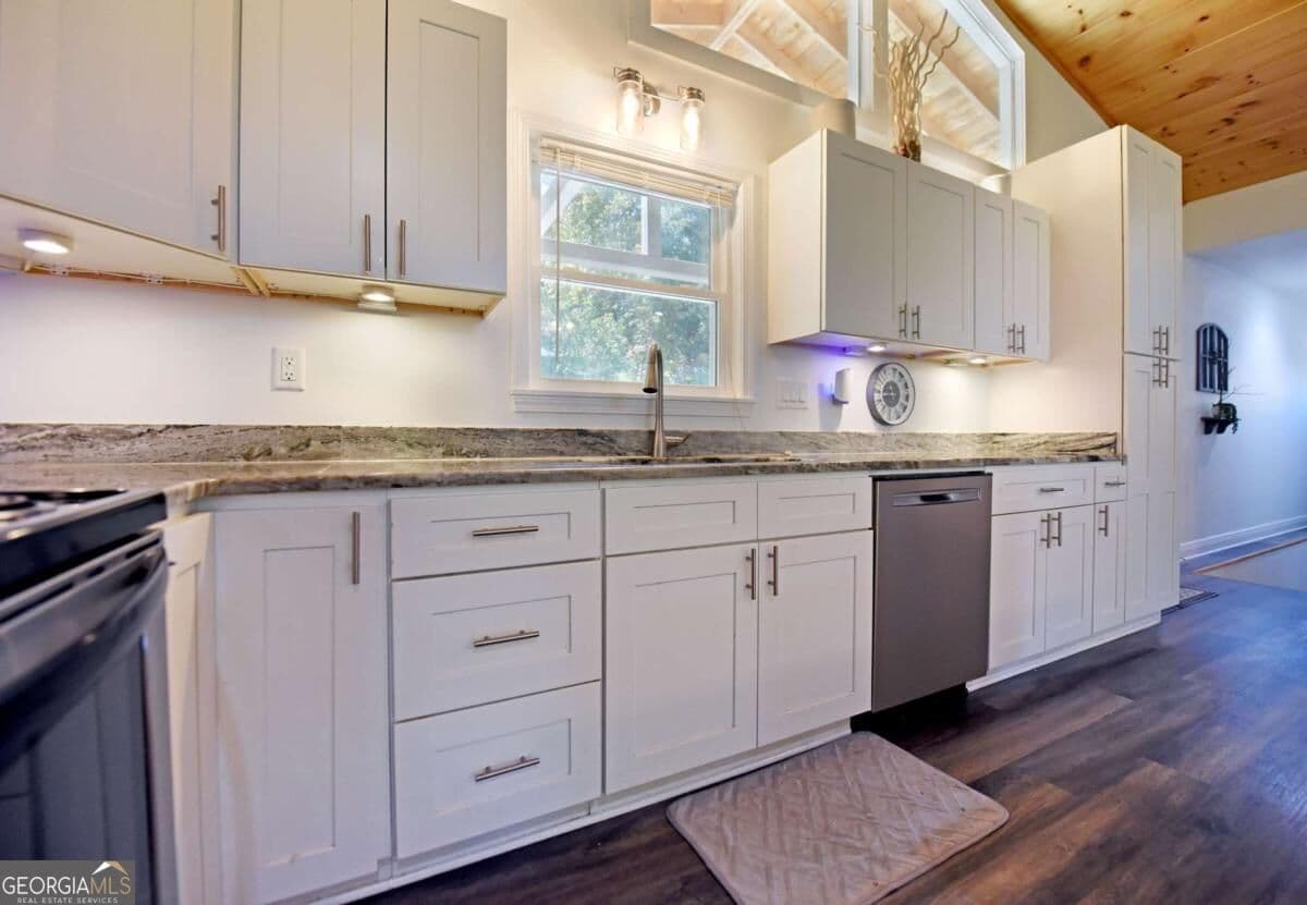 2 bedroom, 2 bathroom, 2,265 sq ft single family residence for sale at 407 Highland Trace, Blairsville, GA 30512 — photo 8